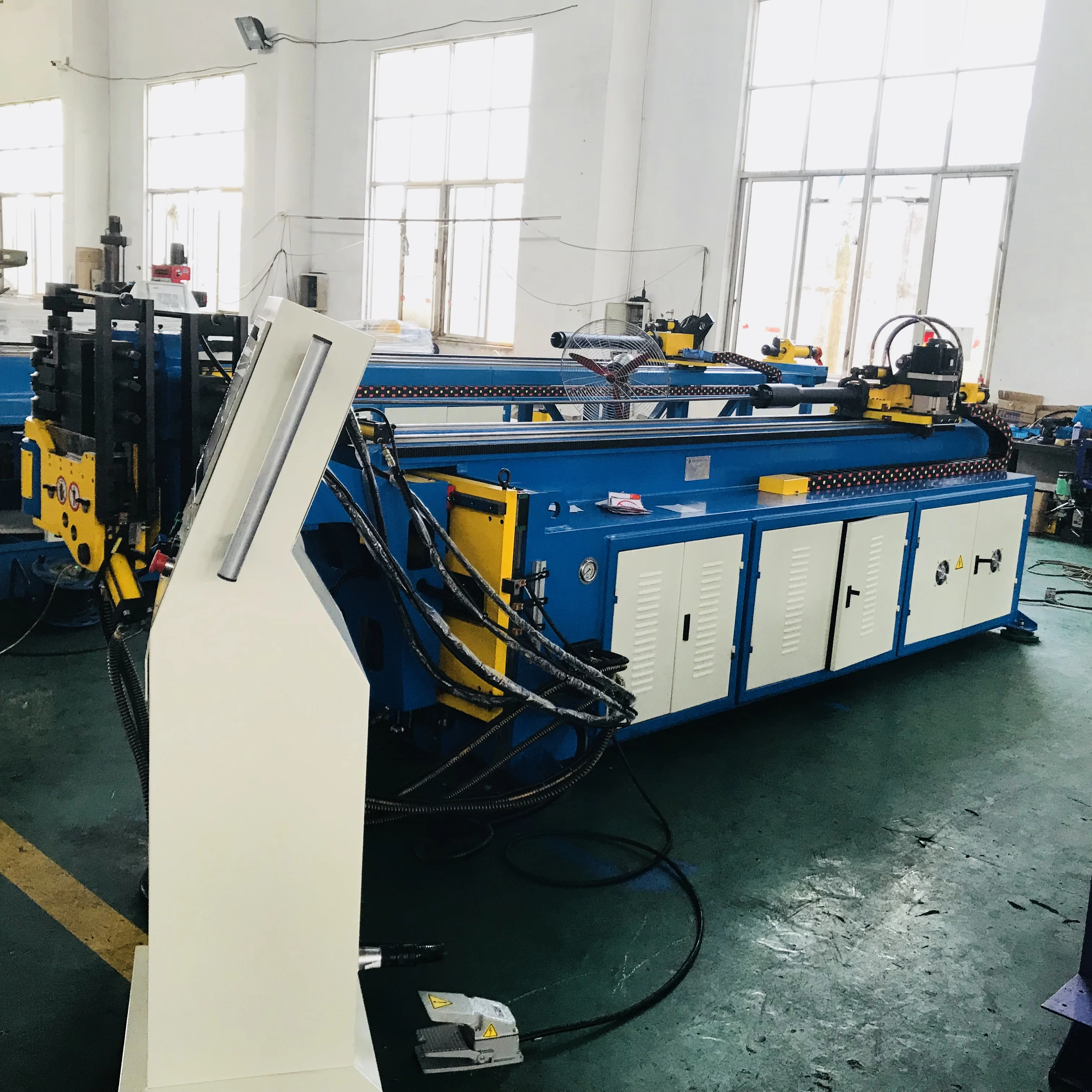 AlibabaSelect Chinese manufacturer steel exhaust mandrel pipe bender  advantage of cnc pipe bending machine