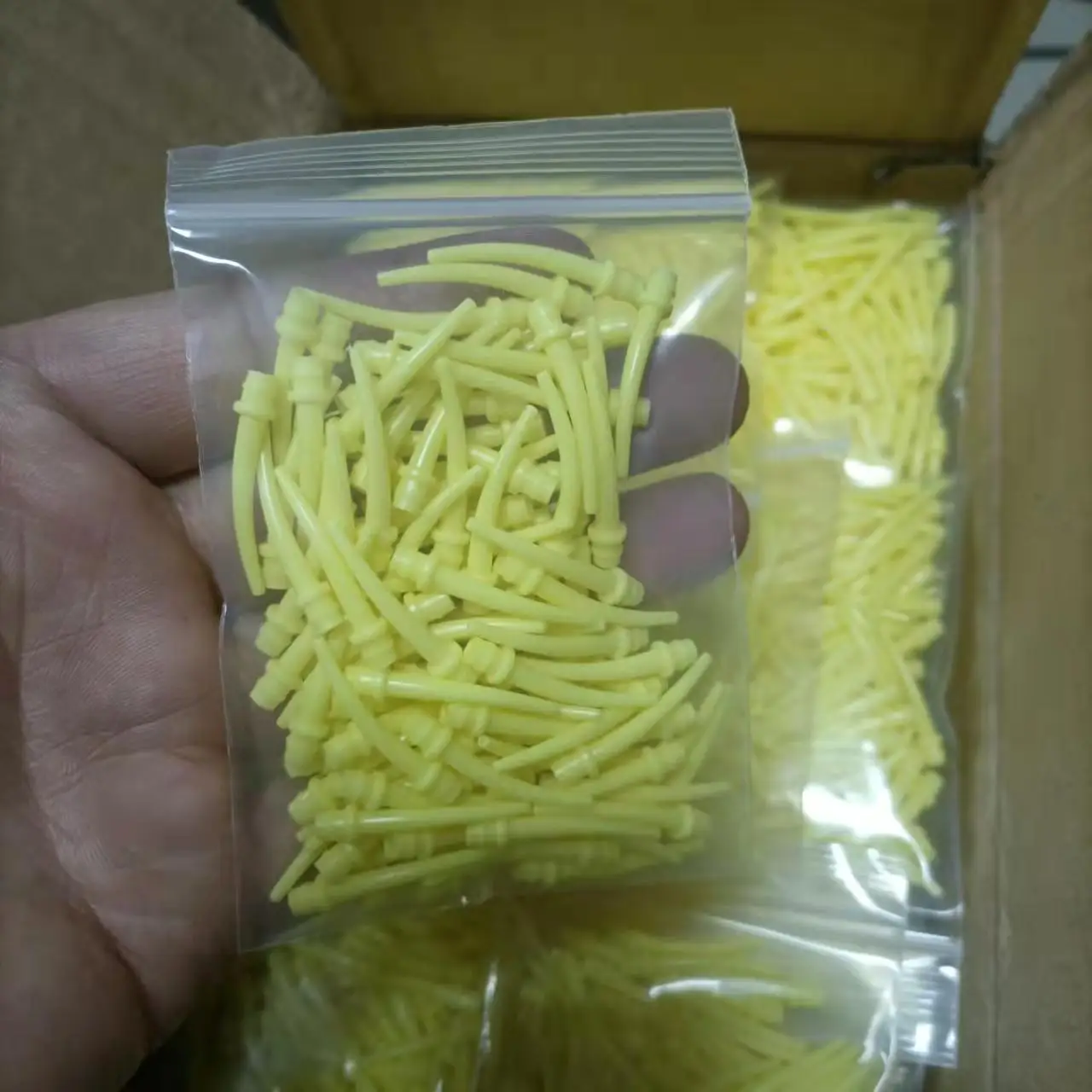 Disposable Dental Intra Oral Mixing Tips Yellow 100 pack
