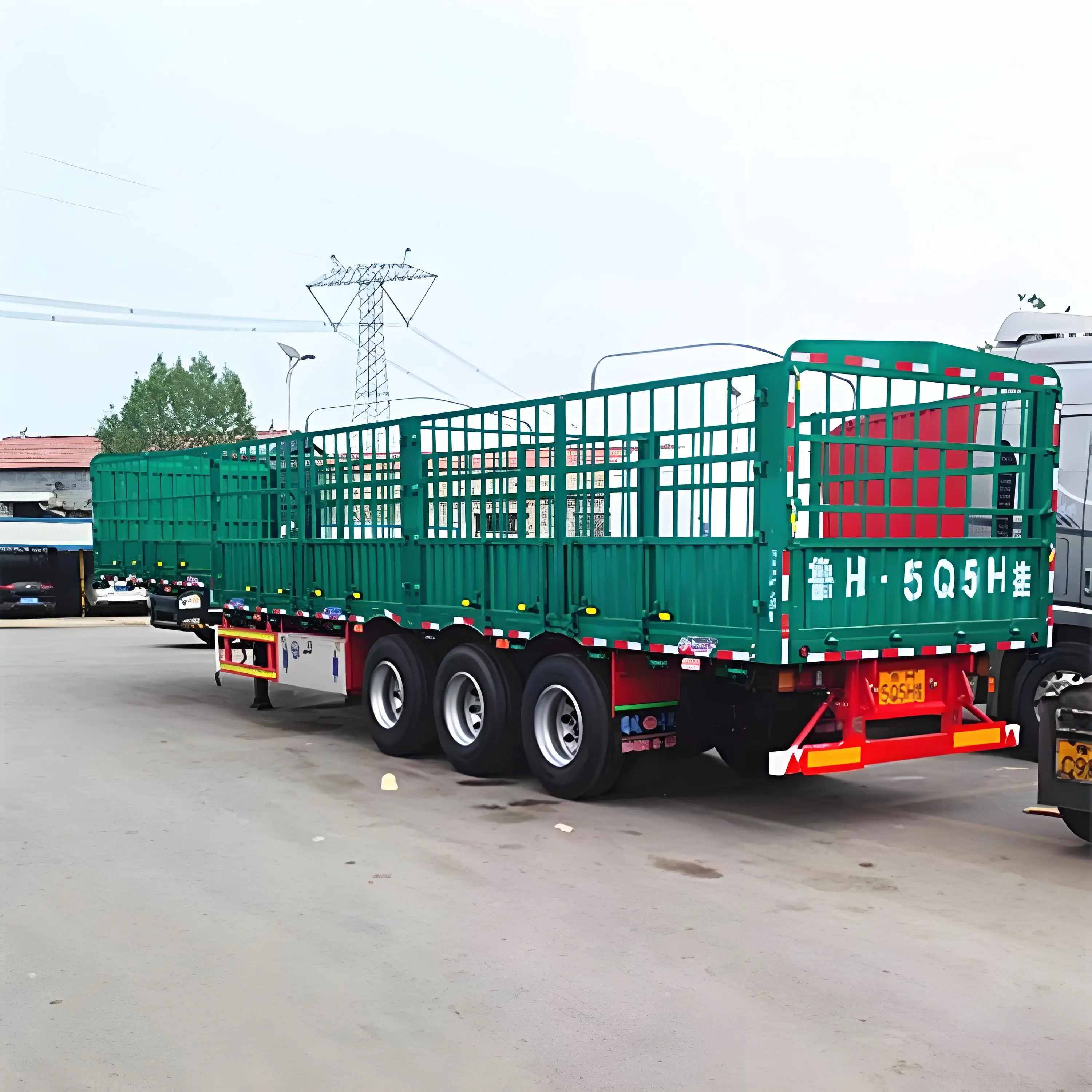 Three-Axle Truck with Grid Trailer 12r22.5 Tyre