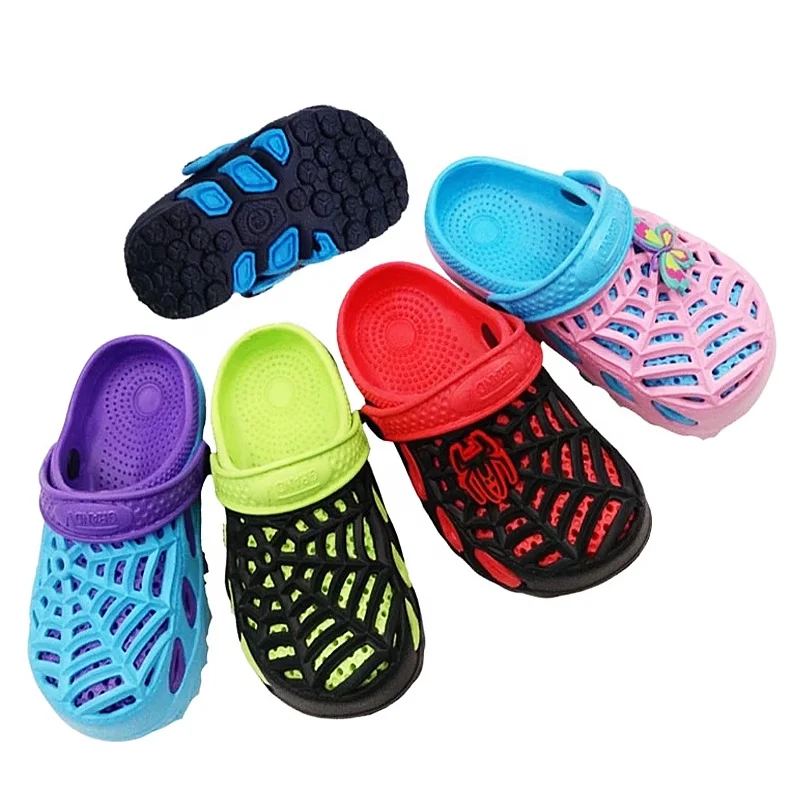 
China Cheap New Product Custom Kids Clogs Spiderman Patch Eva Clogs Garden Shoes for Children Sandals Slippers 