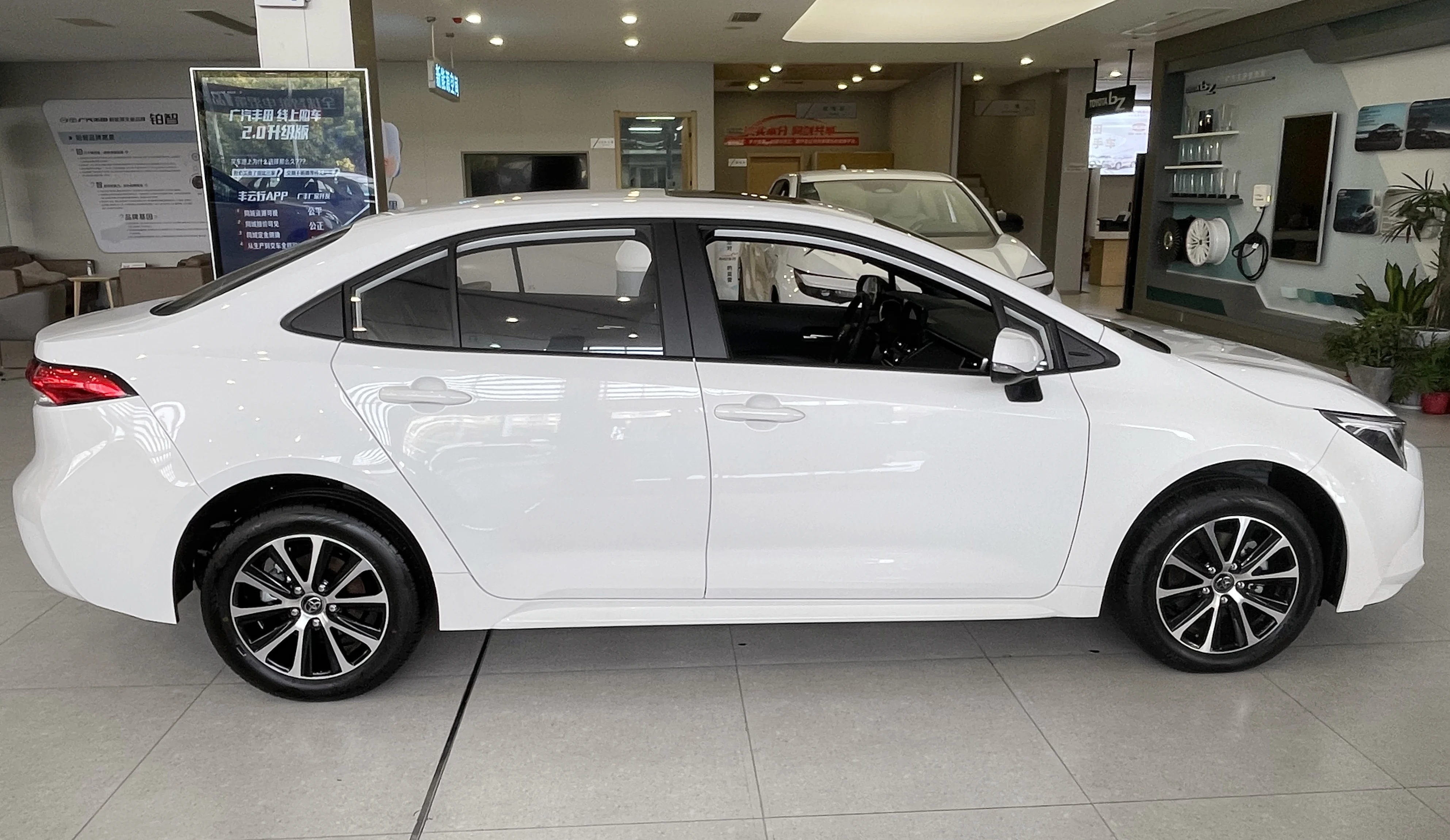 2024 New TOYOTA LEVIN 1.2T 185T CVT High Speed Sport Petrol LHD Automobile 0KM Used Car for TOYOTA LEVIN