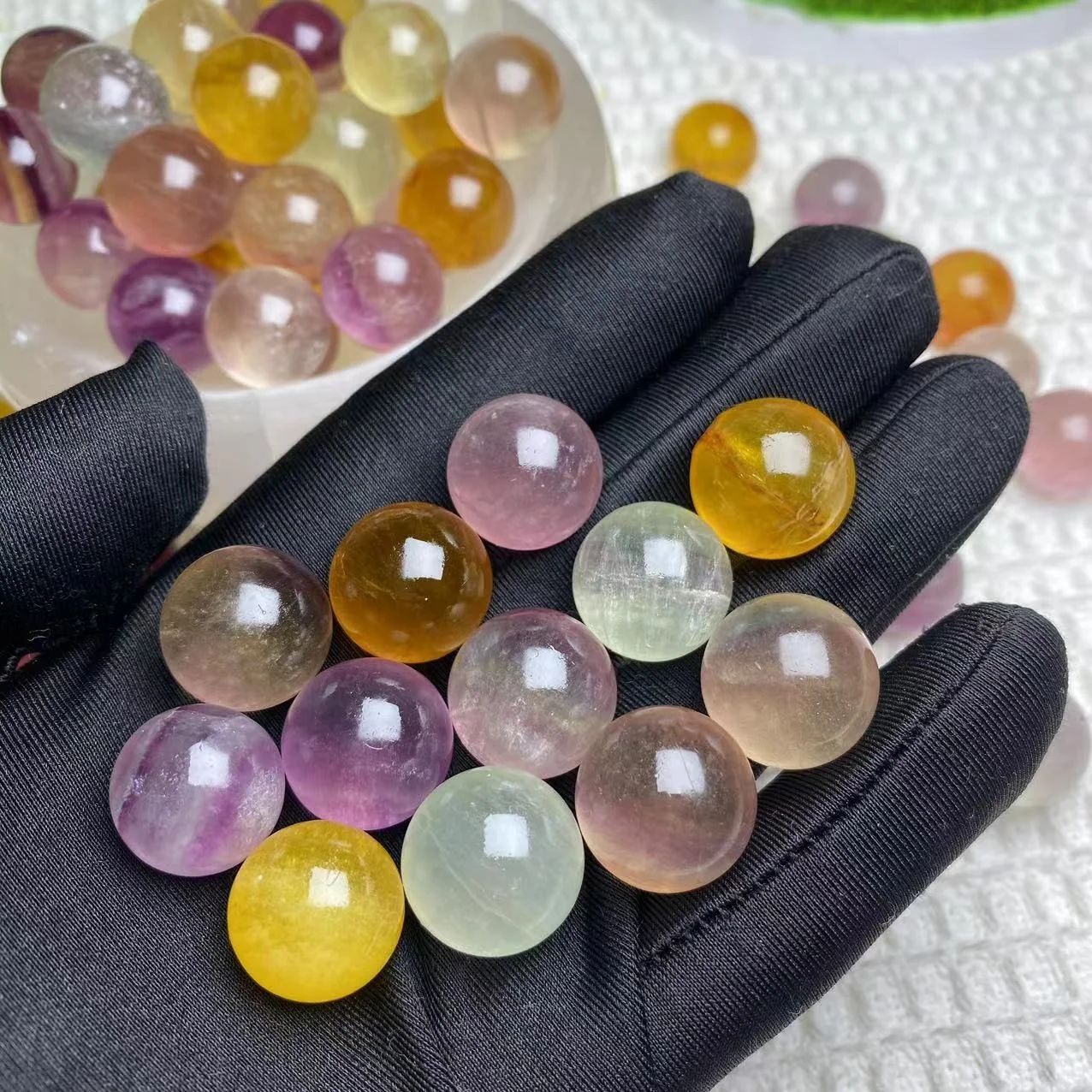 Wholesale Price 15-20mm Natural Rainbow Candy Fluorite Polished Mini Ball Healing Crystal Gem Gift Decor DIY