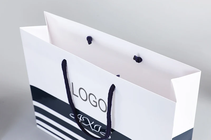 Custom stripe shopping bags luxe pour vetements luxury take away packaging paper bag for small businesses with your own logo