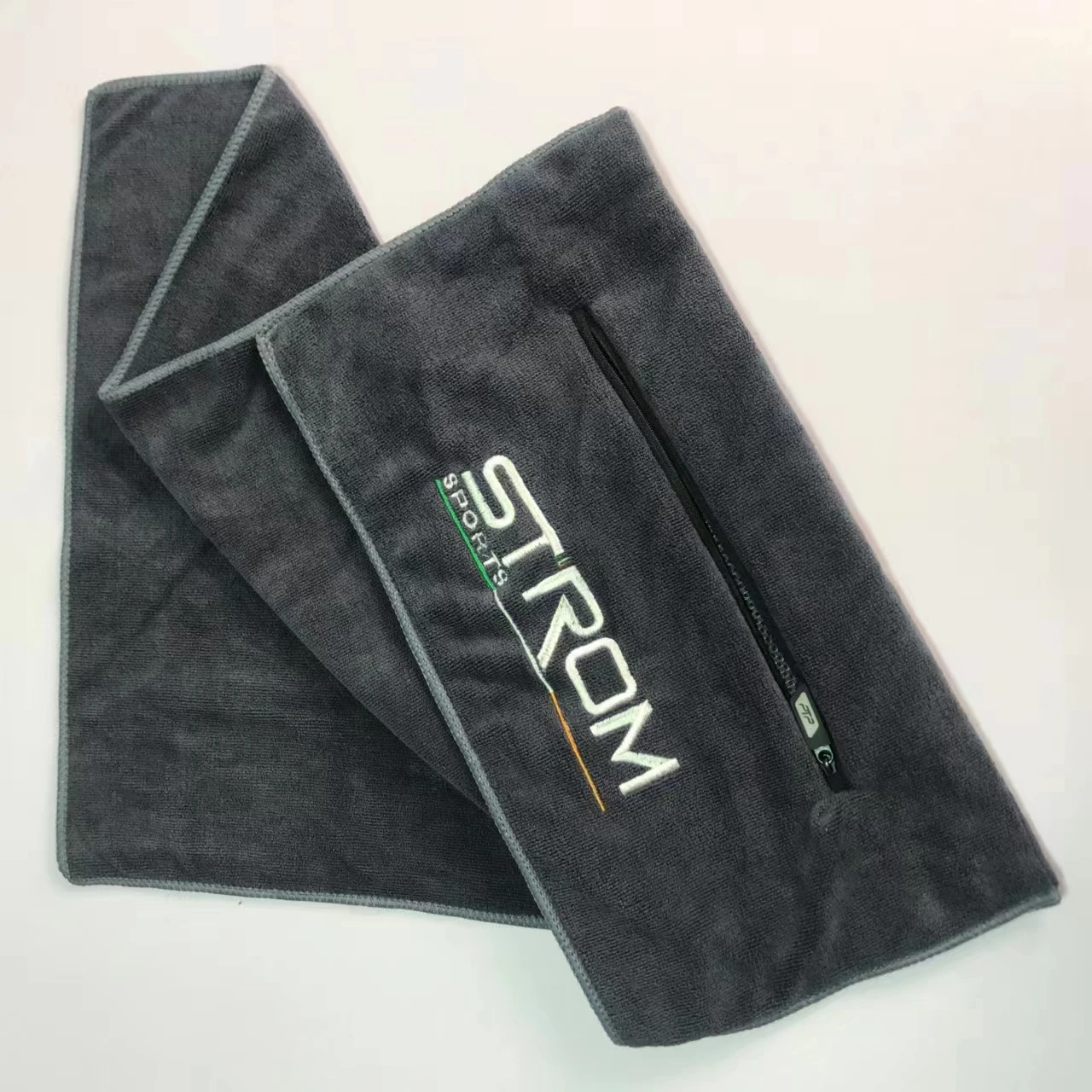 Fitness Towel 120 x 50 cm, Microfibre Sports Towel with Zip Pocket for Gym