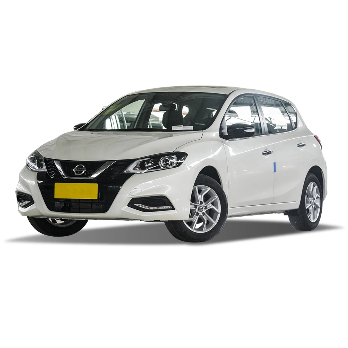 Предоплата недавно выпущенный бензиновый автомобиль Dongfeng Nissan Tiida 183 км/ч высокоскоростной бензин 57л 151Ps L4 компактный внедорожник 5 дверей мест