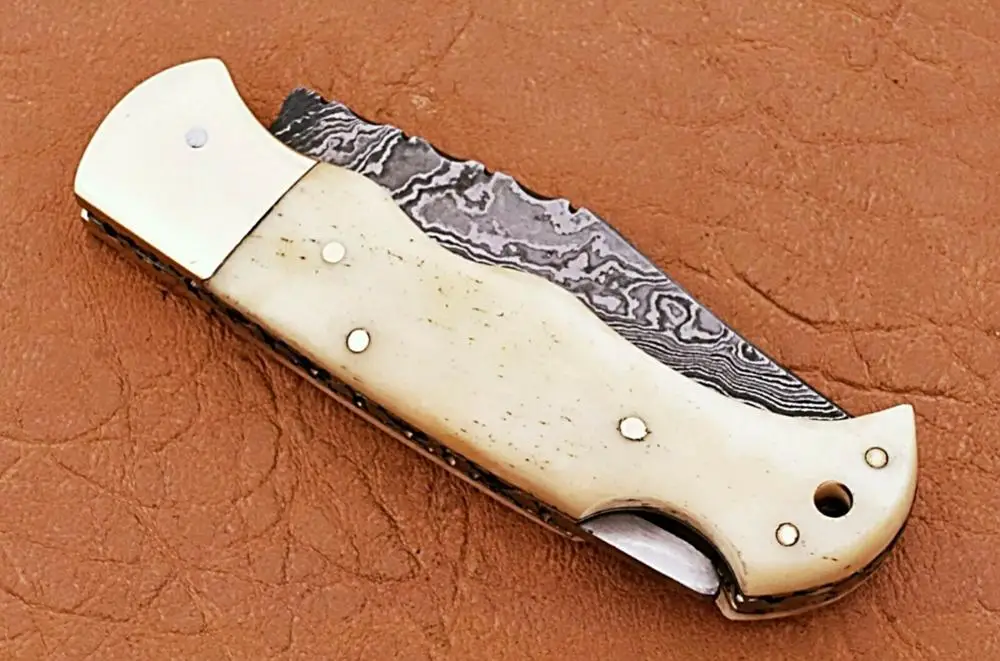 Высококачественный складной нож из дамасской стали ручной работы на заказ с кожаным футляром дамасский ручкой Верблюжьей Кости