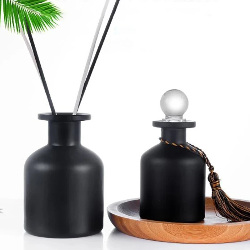 High Quality 100Ml 150Ml 200Ml Essential Oil Aromatherapy Aroma Diffuser Bottle Empty Black Glass Reed Perfume Diffuser Bottle