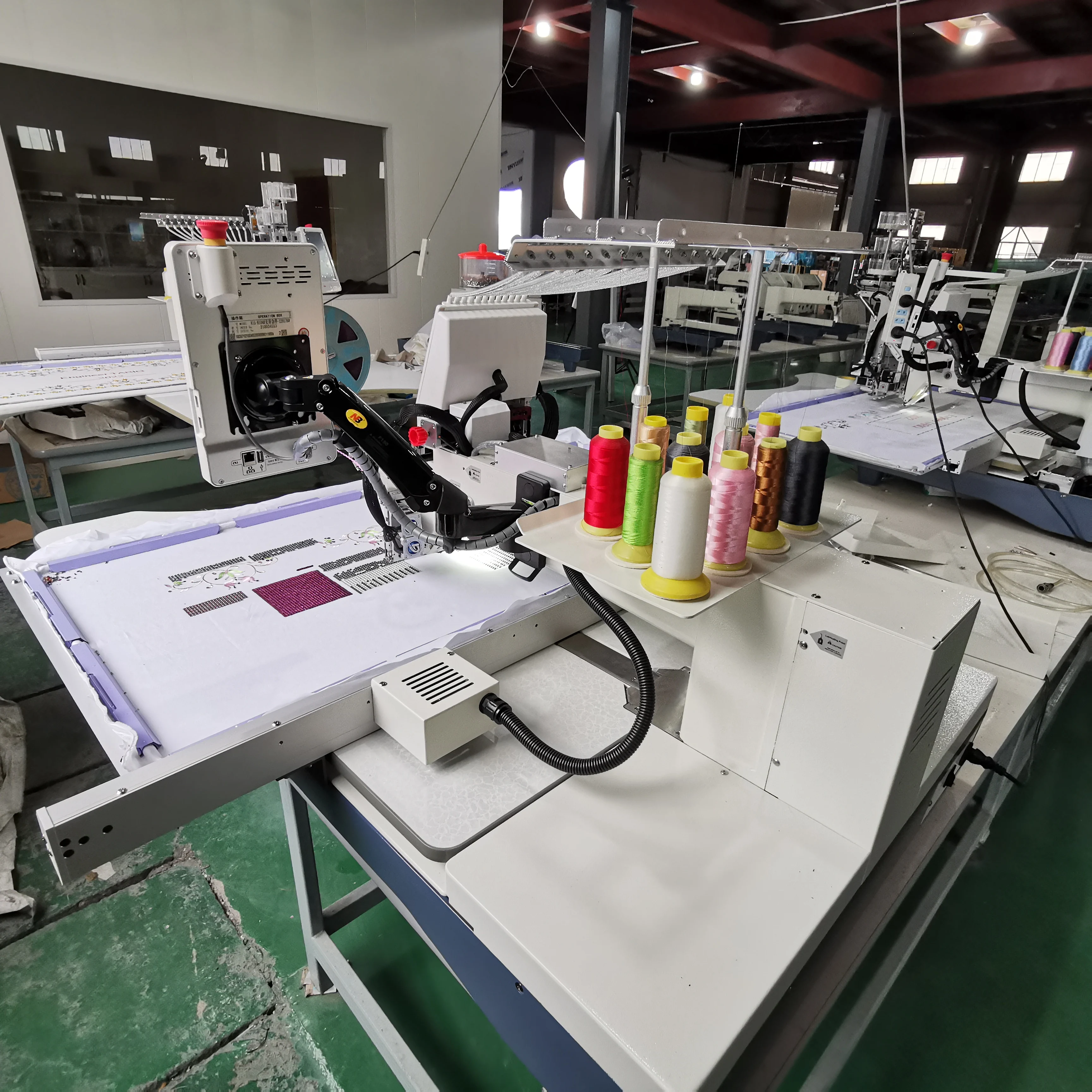 Компьютеризированная Вышивальная и швейная машина с одной головкой домашняя многоголовочная мини-вышивальная для футболок блестками бисером