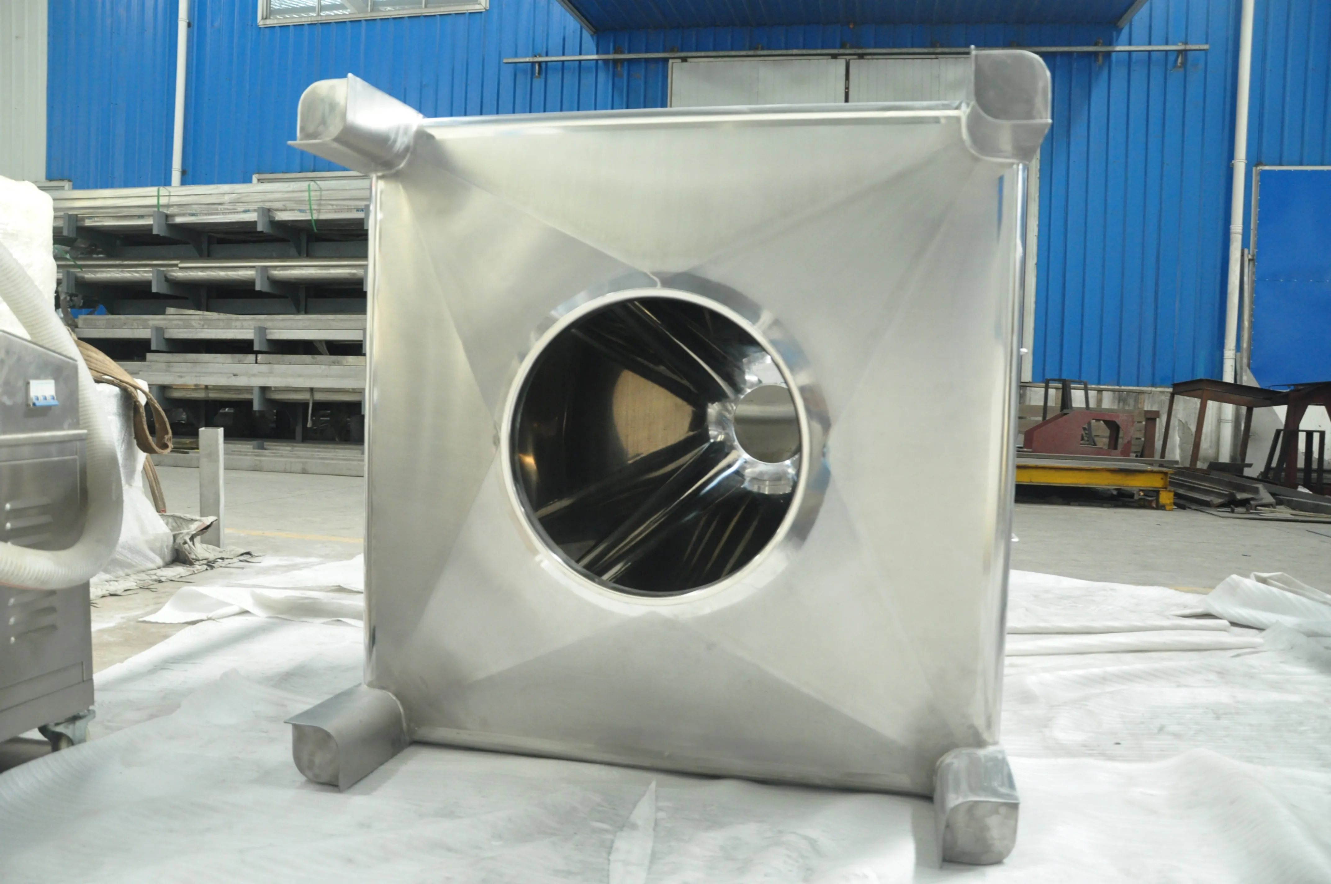 Factory wholesale  high-quality industrial conical stainless steel hopper with vibration feeder