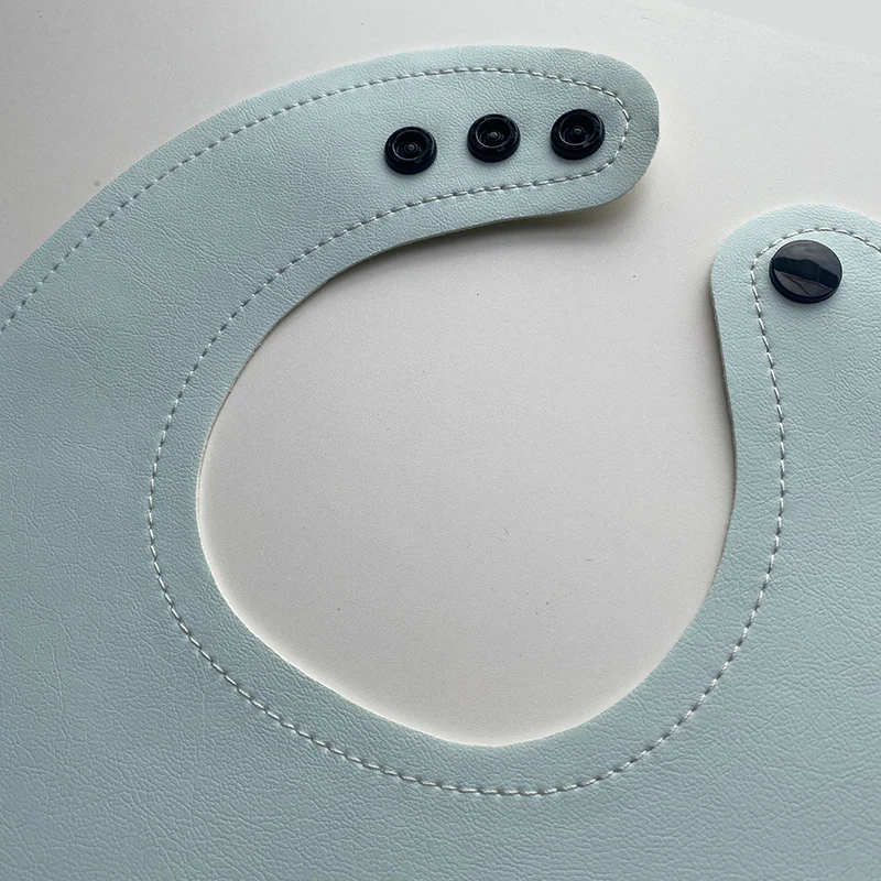 Support small batch ordering Hot same color Solvent-free PU leather Foldable Diaper Changing mat Baby Bib set