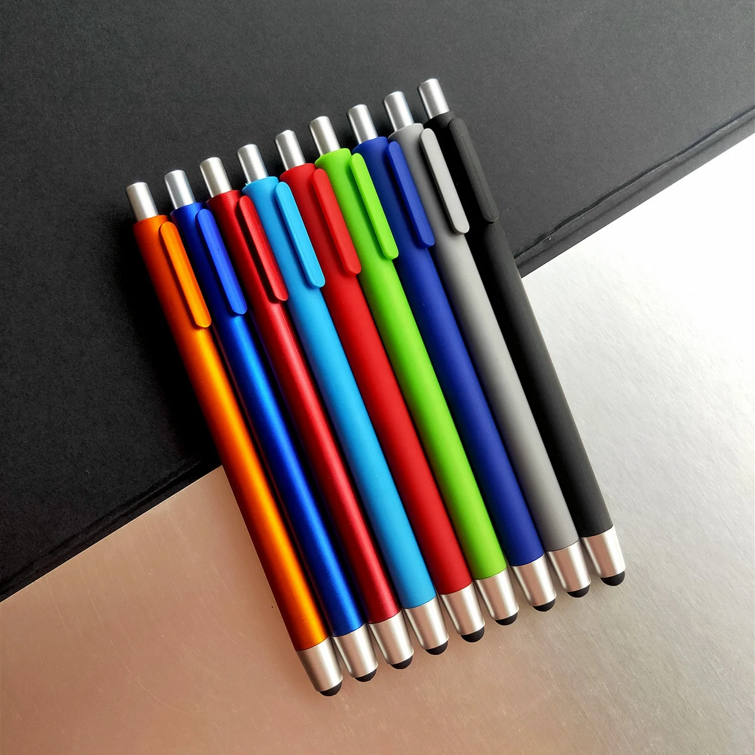 stylo personnalisable papeleria ballpen wholesale use and throw plastic ball pen with custom vip logo