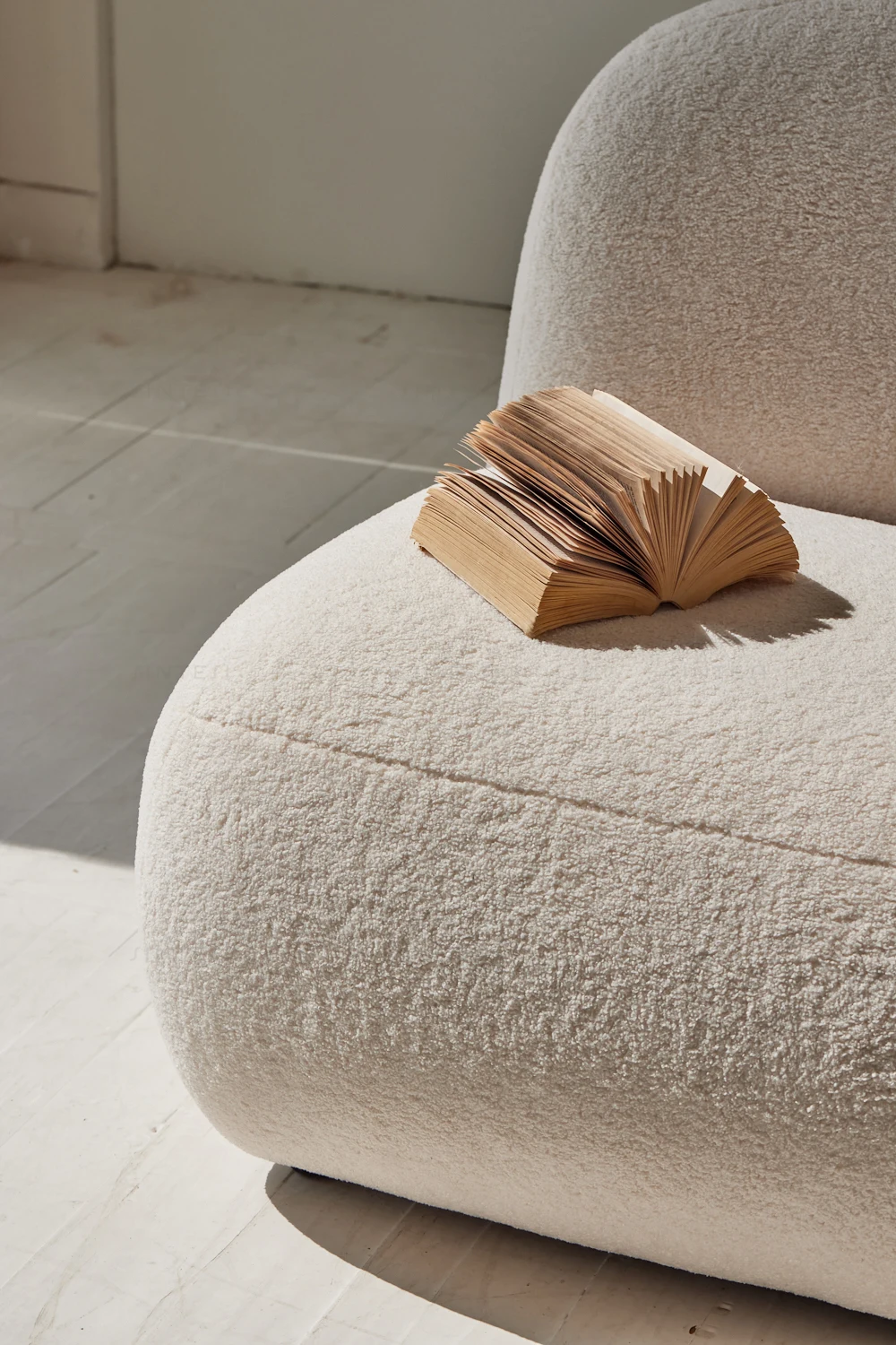 Modern Casual Leisure Single White Sheep Skin Fabric Sofa Chair Set Wabi-Sabi Geometric Pattern Hotels Villas Apartments Malls