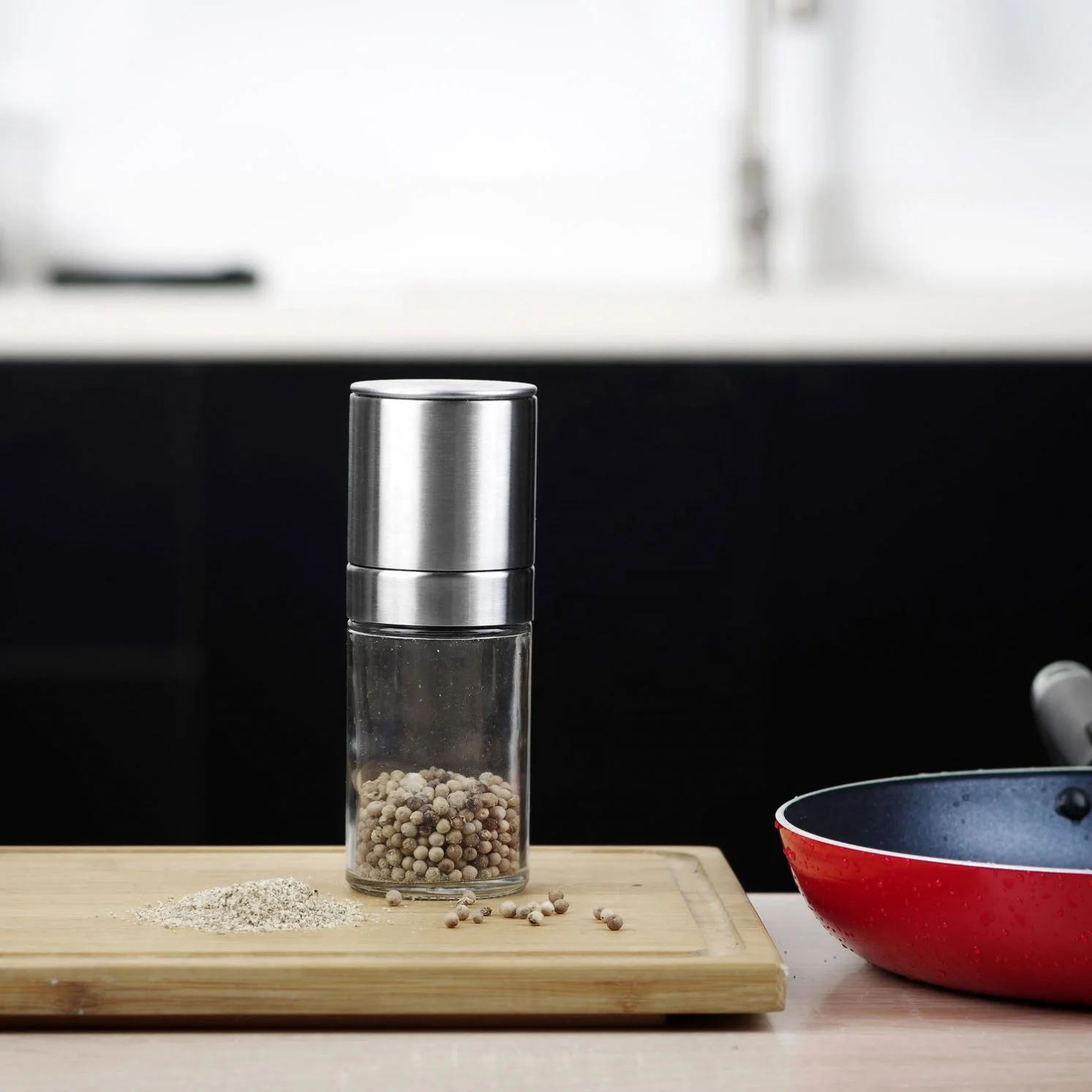 Family or Outdoor Picnic Optional Mini Pepper Grinder Stainless Steel Dust Cover With Ceramic Grinding Cores