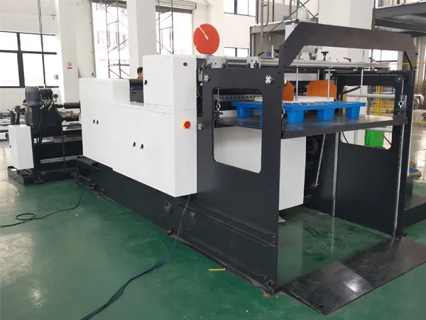 Paper/Adhesive Sticker/Non Woven Fabric Roll To Sheets Cutting Machine With Pallet Stacking Functions