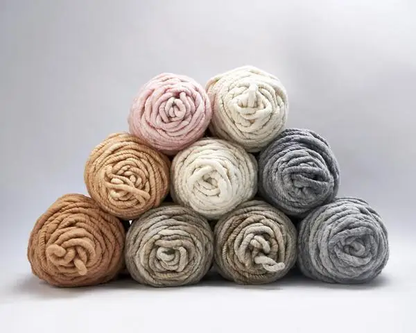 Factory hot sale feather fancy yarn  Polyester knop yarn fancy yarn for knitting and Weaving