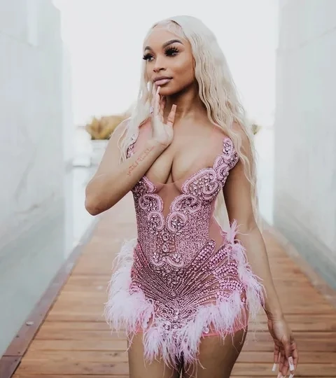 Женское платье со стразами