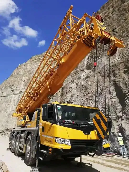 China Famous Brand High Quality 180ton Truck Crane All Terrain Hydraulic Crane Xca180 Mobile Truck Crane with Telescoping Boom