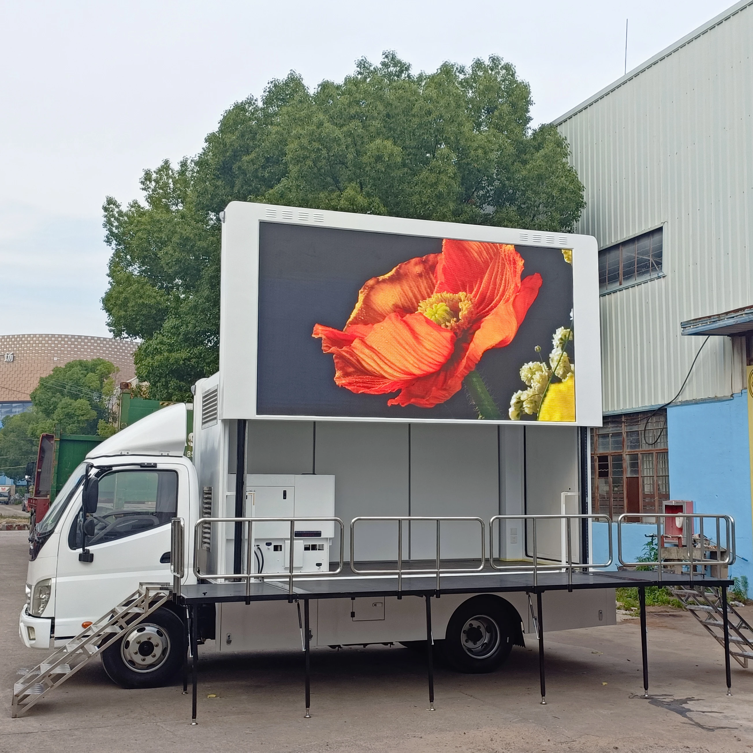 JCT 3360W Full Color Vehicle Mounted LED Screen P3 P4 P5 Outdoor High Brightness Mobile LED Billboard Trucks With lifting system