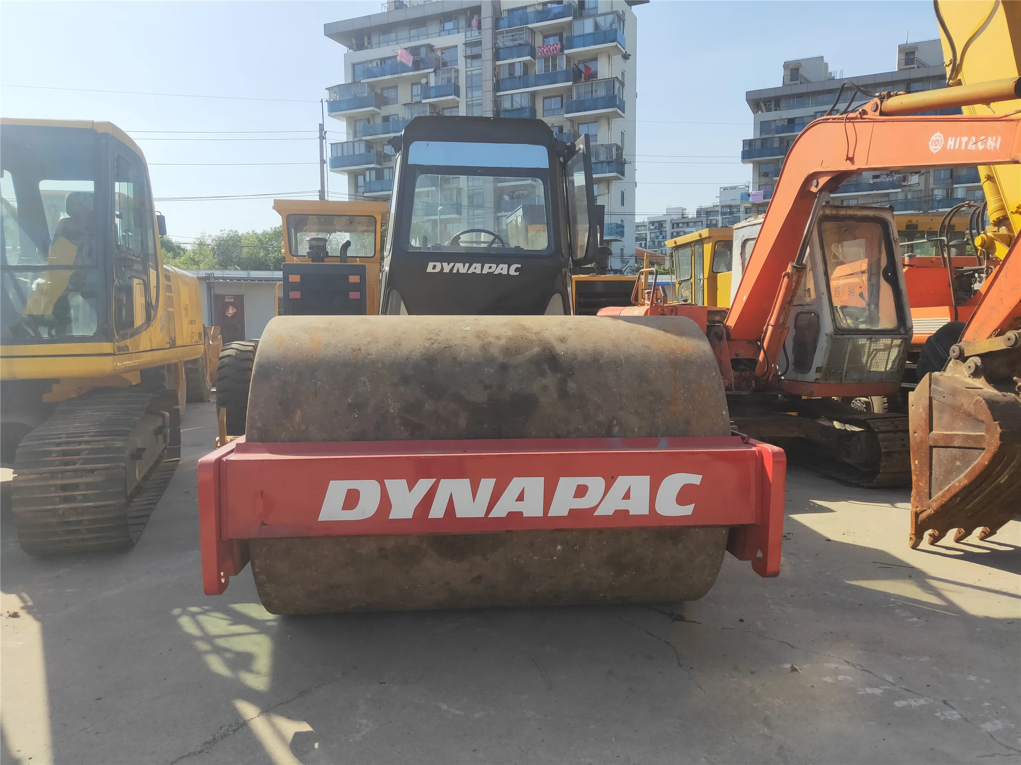 Б/у дорожный строительный аппарат Dynapac CA251D однобарабанный Вибрационный каток уплотнитель трехколесный вибрирующий