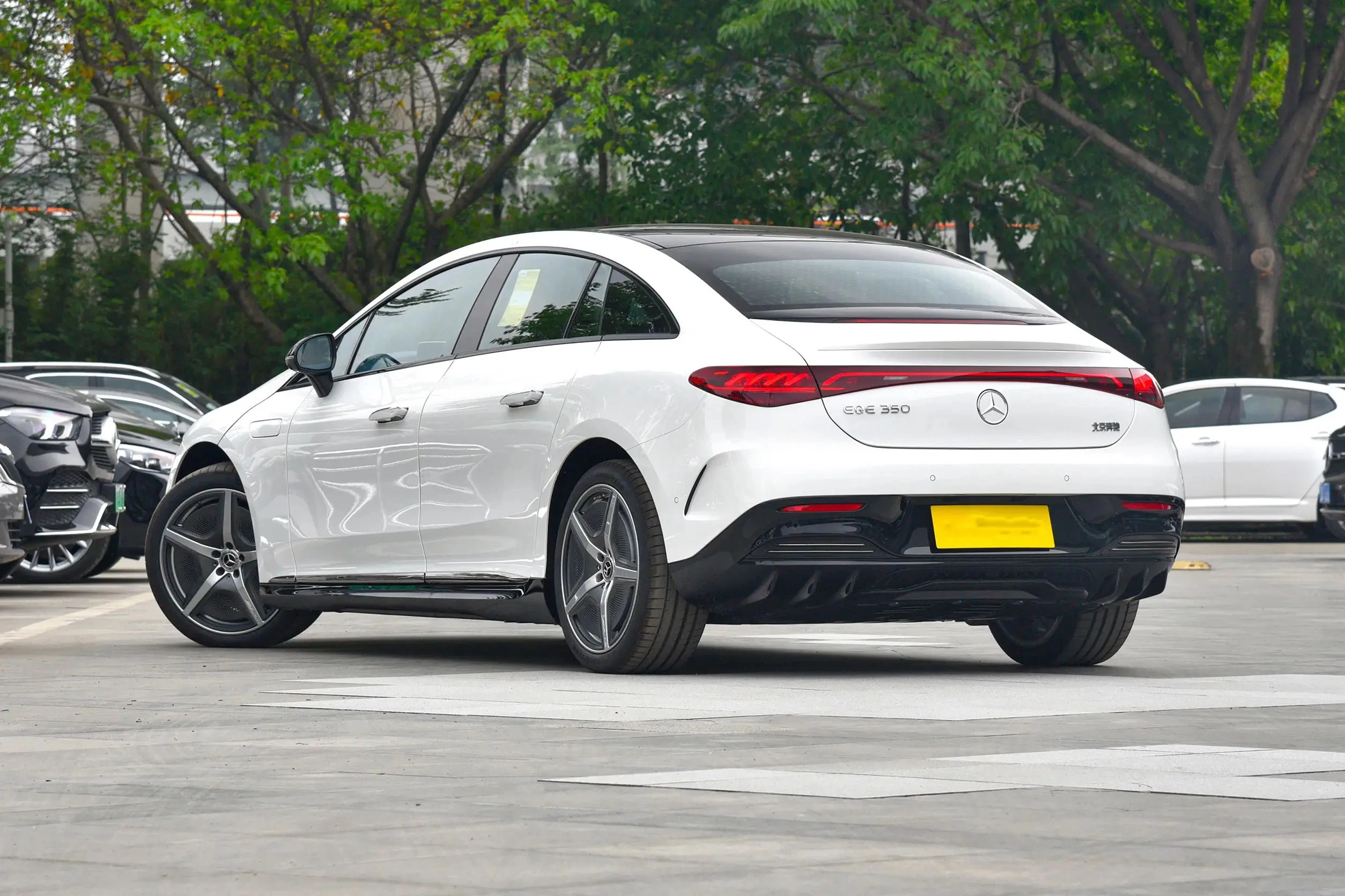 Mercedes Benz Eqe 350 2024 Middle and Large Car 752 EV Range 292Ps  4 Door 5 Seat Sedan 215Kw 180Kmh for Sale