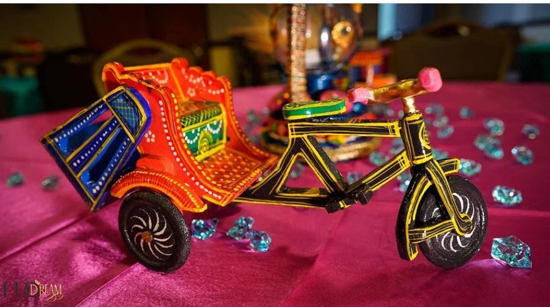 Beautiful Indian Wedding Dulhan Entry Carriage Decorated Rickshaw with Umberala Elegant Rose Type for Party