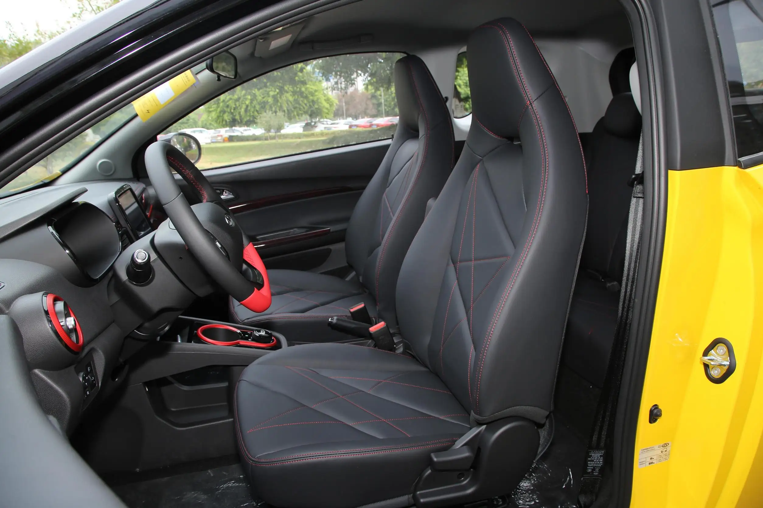 QiRui Mini Ev 100km/h Lithium Battery Smart Car Mini 2022 High Speed Electric New Car