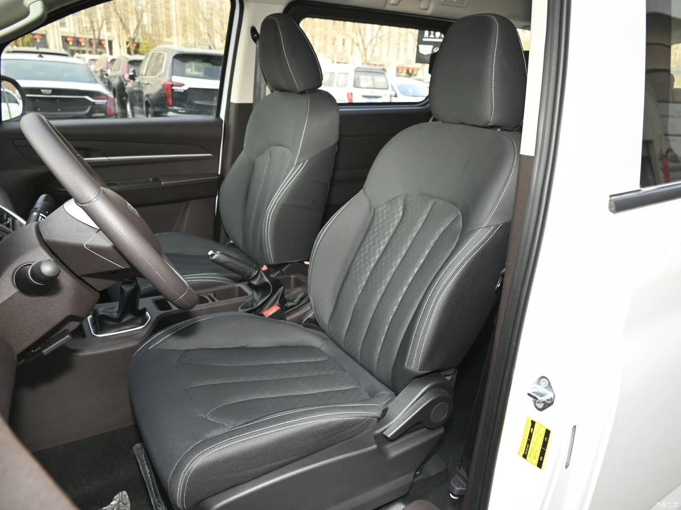 New Design 9 seats Gasoline Engine MPV car For Business