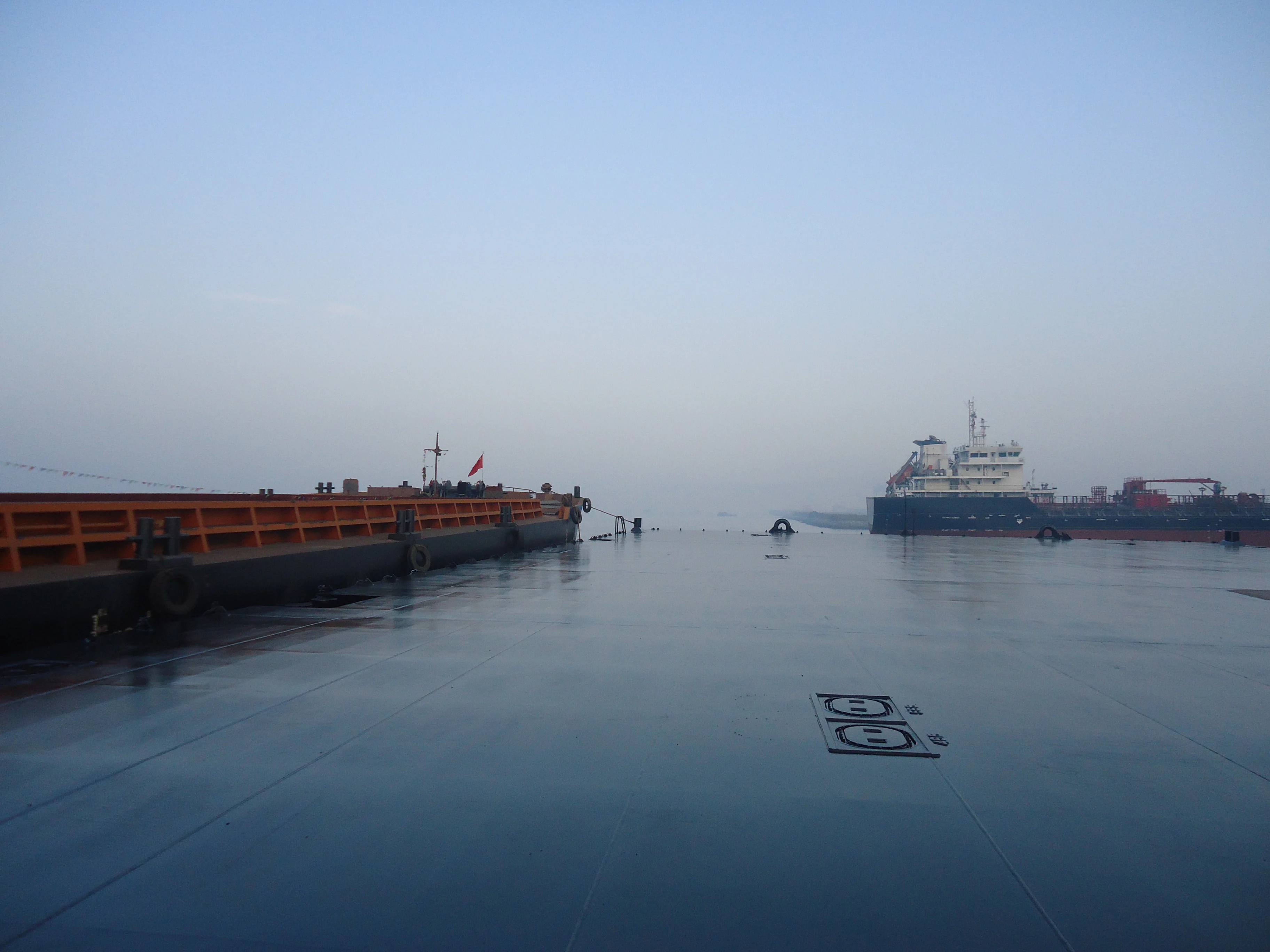 330 DECK CARGO / BALLAST TANK BARGE