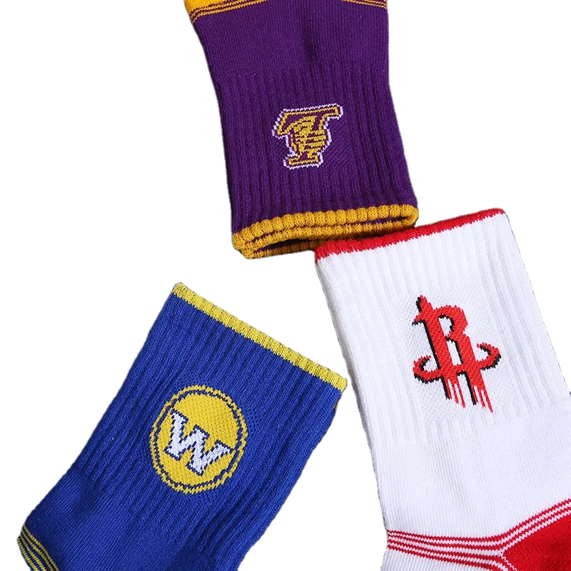 Wholesale Men Cotton Mid Tube Sweat Absorb Comfort Badge Basketball Socks
