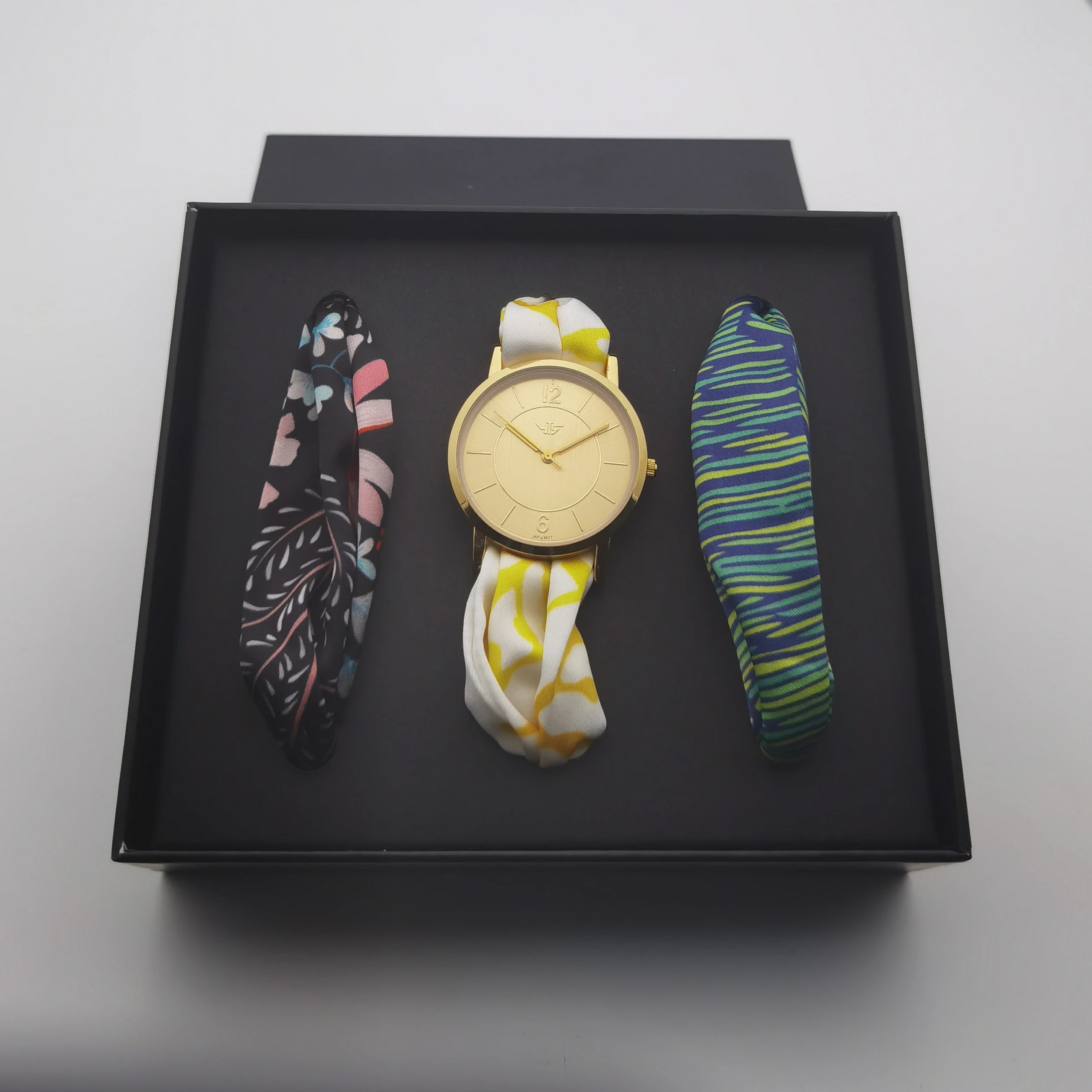 On sale discount quartz watch