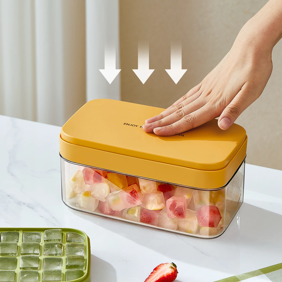 Custom fancy  Press Type Ice Cube Tray for Whiskey Cocktails Beverages with ice storage bin