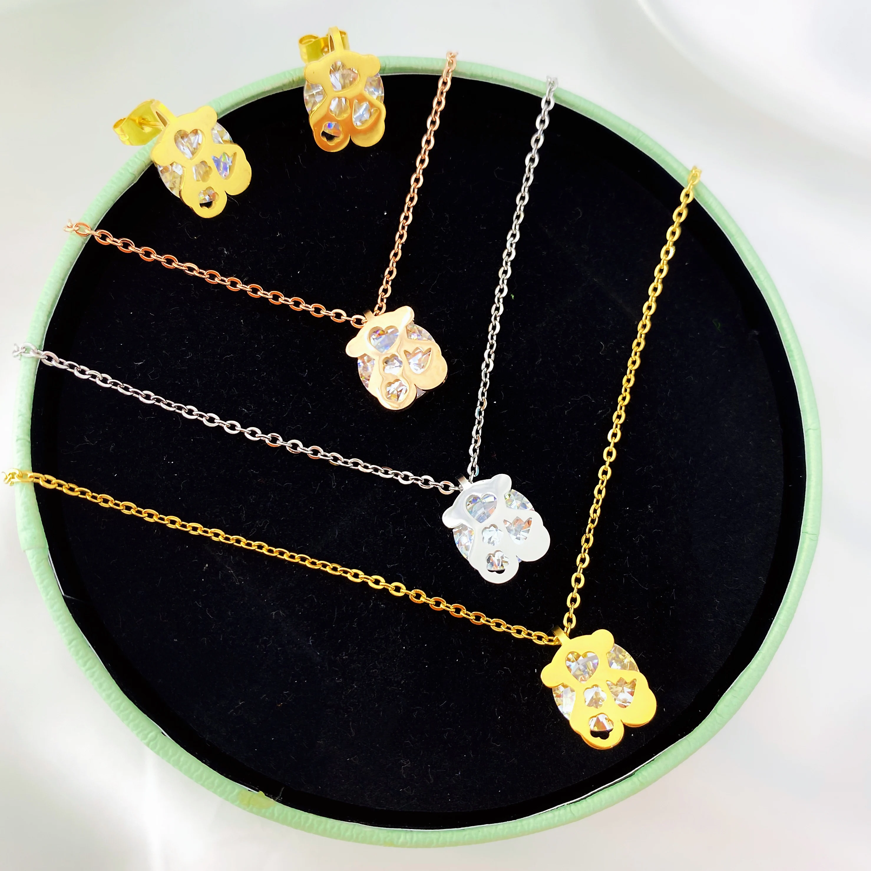 
Simple Gold Color Plated Stainless Steel Bear Shape With Zircon Three-Tier Chain Necklace Fashion Touse Jewelry Set 