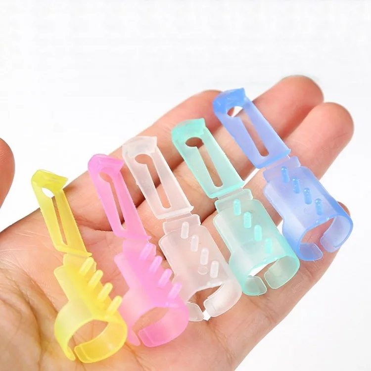Wholesale Plastic Separated Yarns Tool Knitting Crochet Yarn Guide Finger Holder Knitting Thimble For Crochet
