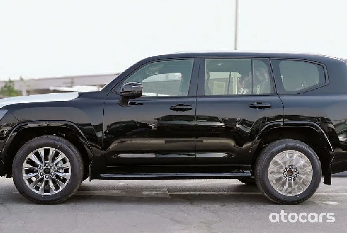 В хорошем состоянии TOYOTA LANDCRUISER G X.R 4 0 л бензин 4WD 2024 модельного года в готов к работе