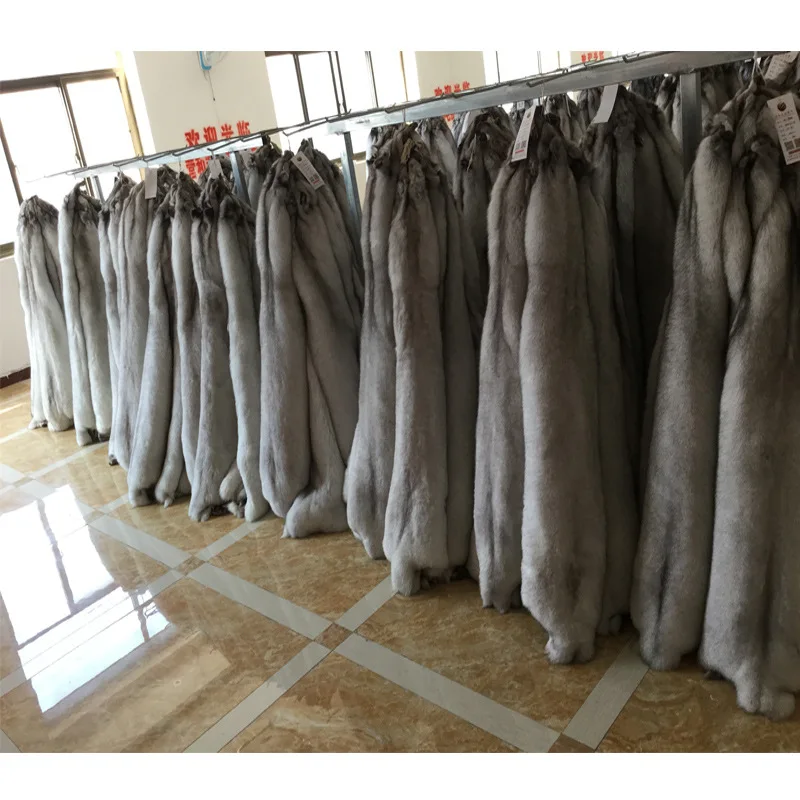 Hot Sale High Quality Warm Shaggy Real Fox Fur Skin Pelts For Women Scarf And Coat Fur Materials