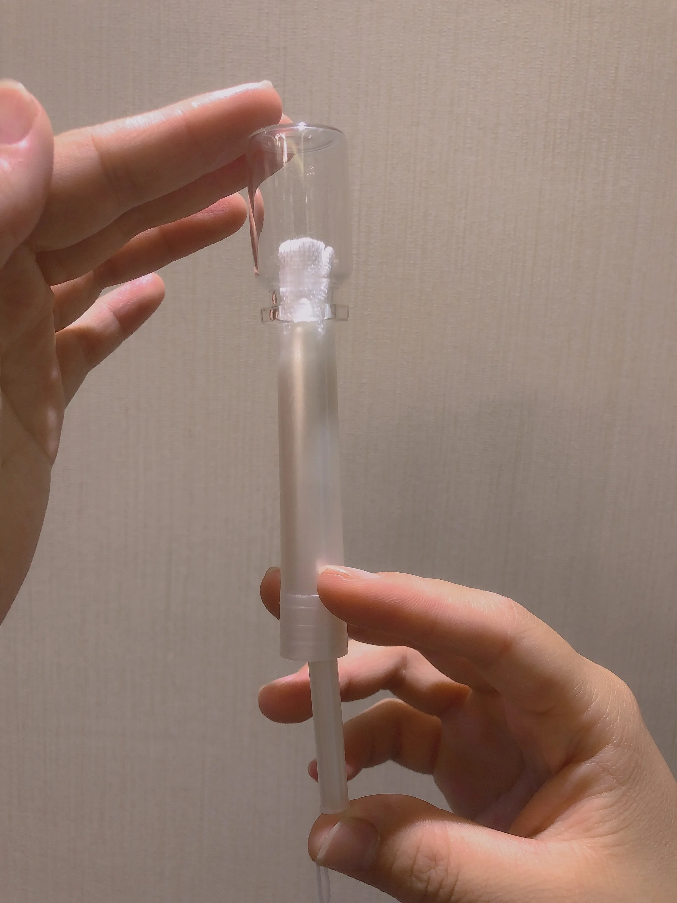 Vaginal applicator, vaginal liquid applicator, gauze cotton core