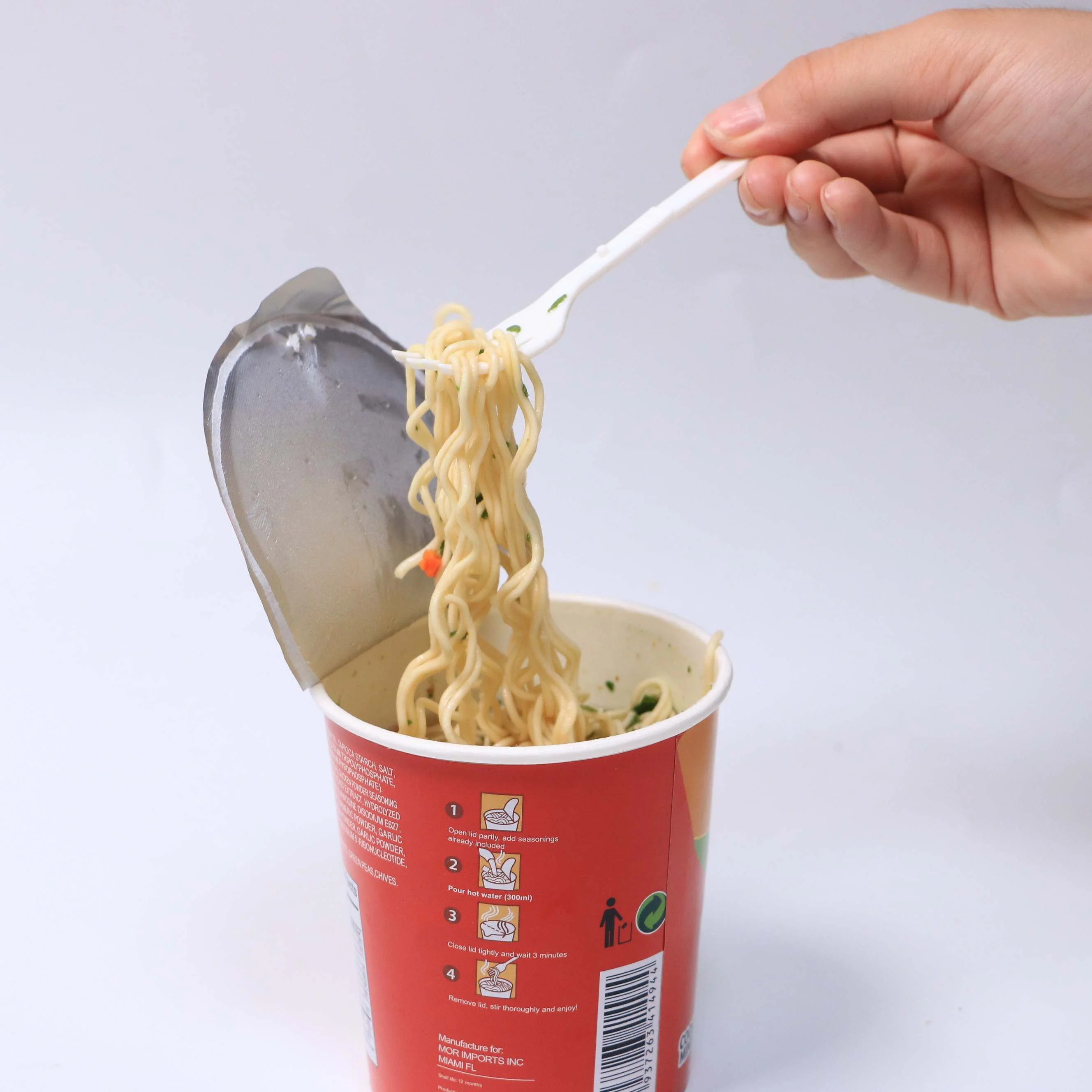 Hot sale traditional Chinese noodles OEM fast food ready to eat food ramen instant noodles