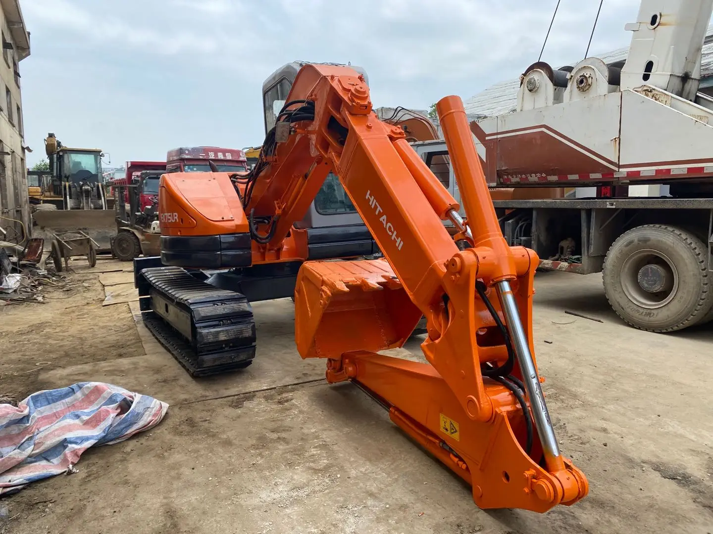 Б/у Экскаватор Hitachi EX75UR в отличном рабочем состоянии б/у мини-экскаватор EX75 для продажи