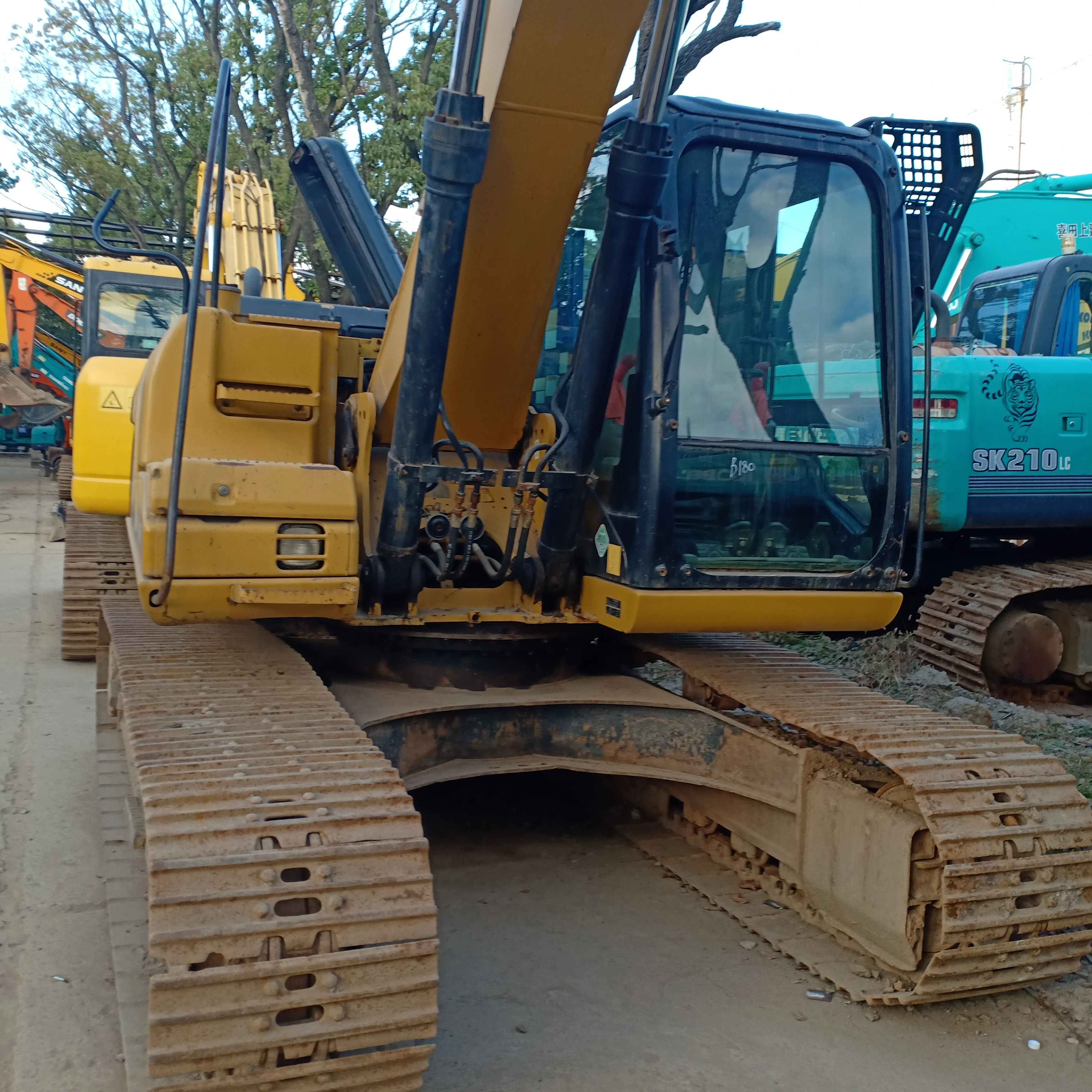 Низкая цена и высокое качество отличный экскаватор б/у cat 315 оригинальный японский в Шанхае