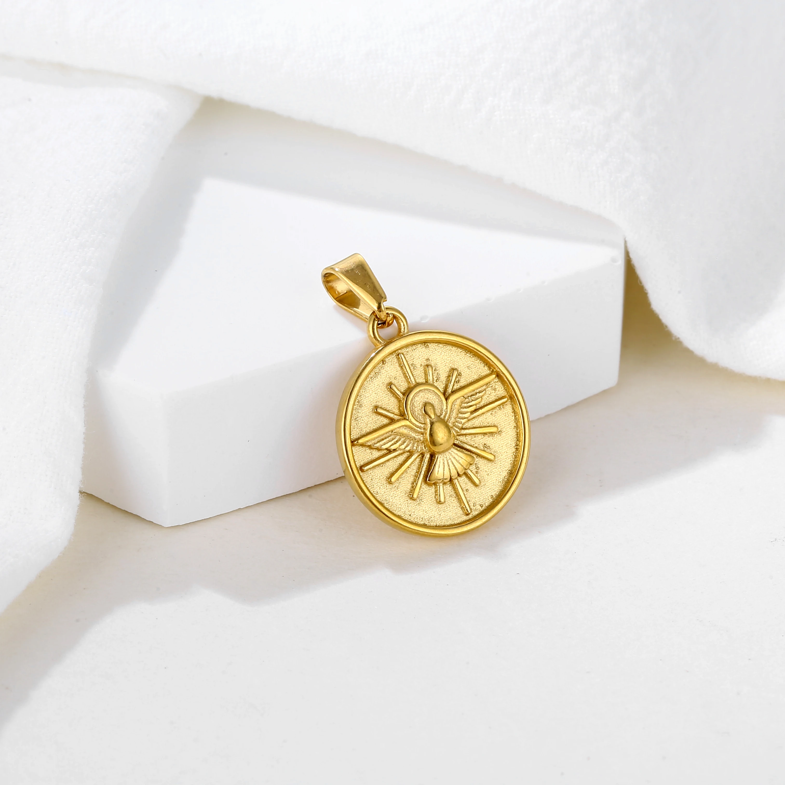 Best Selling Jewelry Non Tarnish 316L Stainless Steel 18K Gold Plated Round Coin Amulet Slavic Symbol Pagan Sun Wheel Pendant