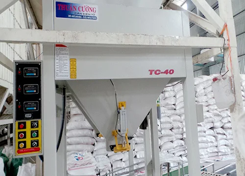 Длиннозернистый вьетнамский белый рис новый урожай Жасмин Королевский для приготовления пищи 5451 5% сломанный сотовый номер: 84 901 390 588/ WHATSAPP