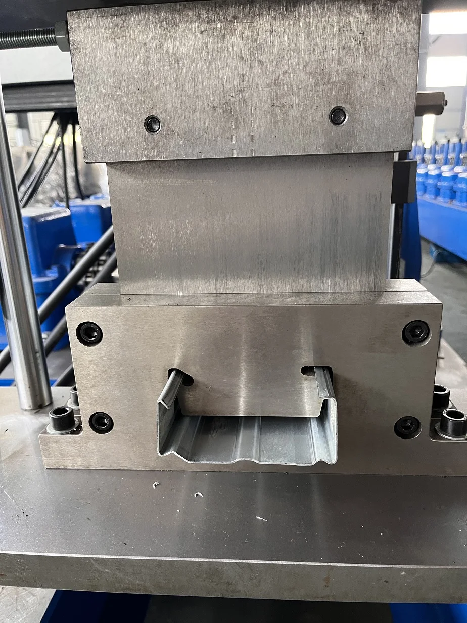 CE Certificated Box Beam Roll Sealer Box Beam Roll Forming Machine Gear Box Drive Rack Beam Roller