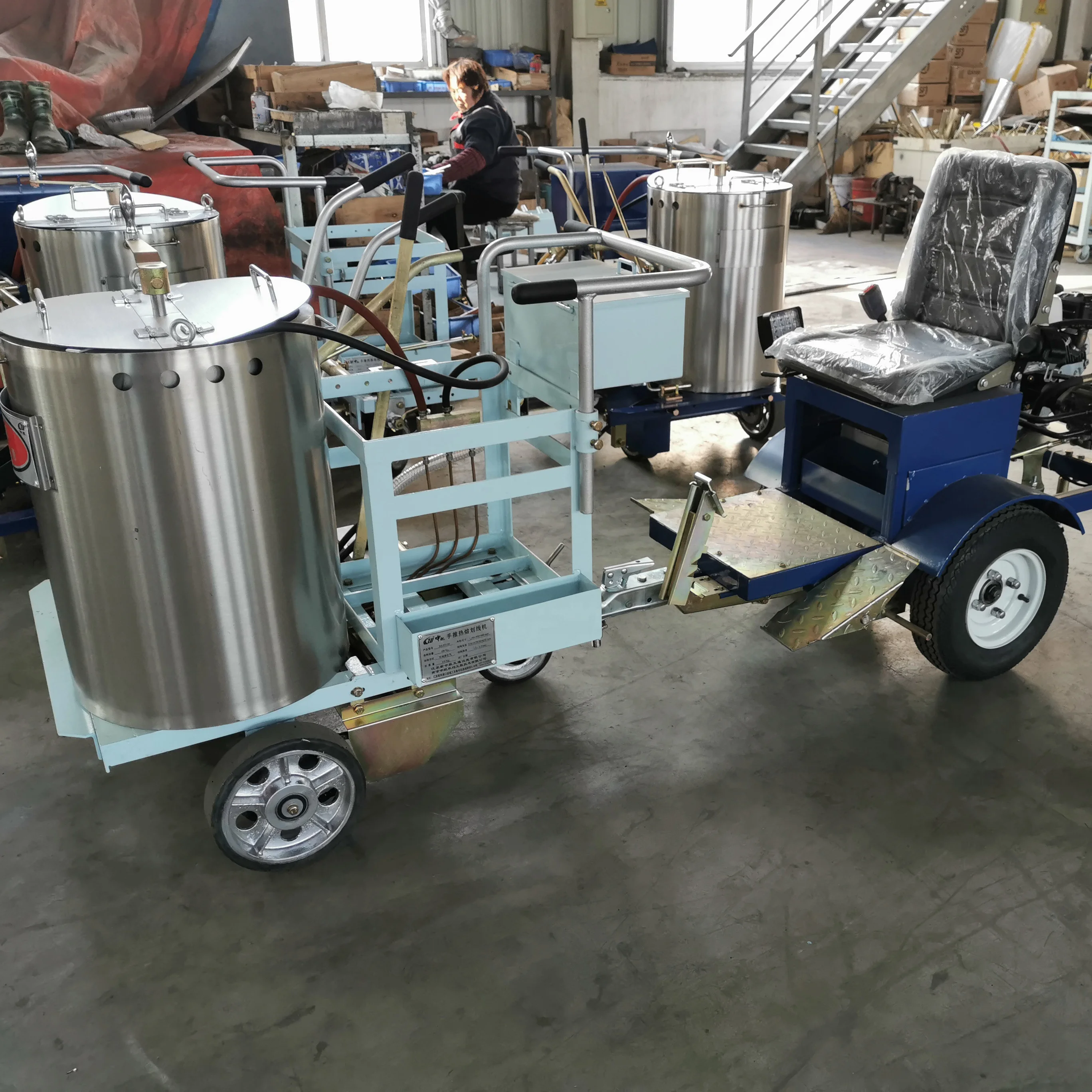 Self-propelled Road Marking Machine With Driving Vehicle For Hot Melt Road Paints