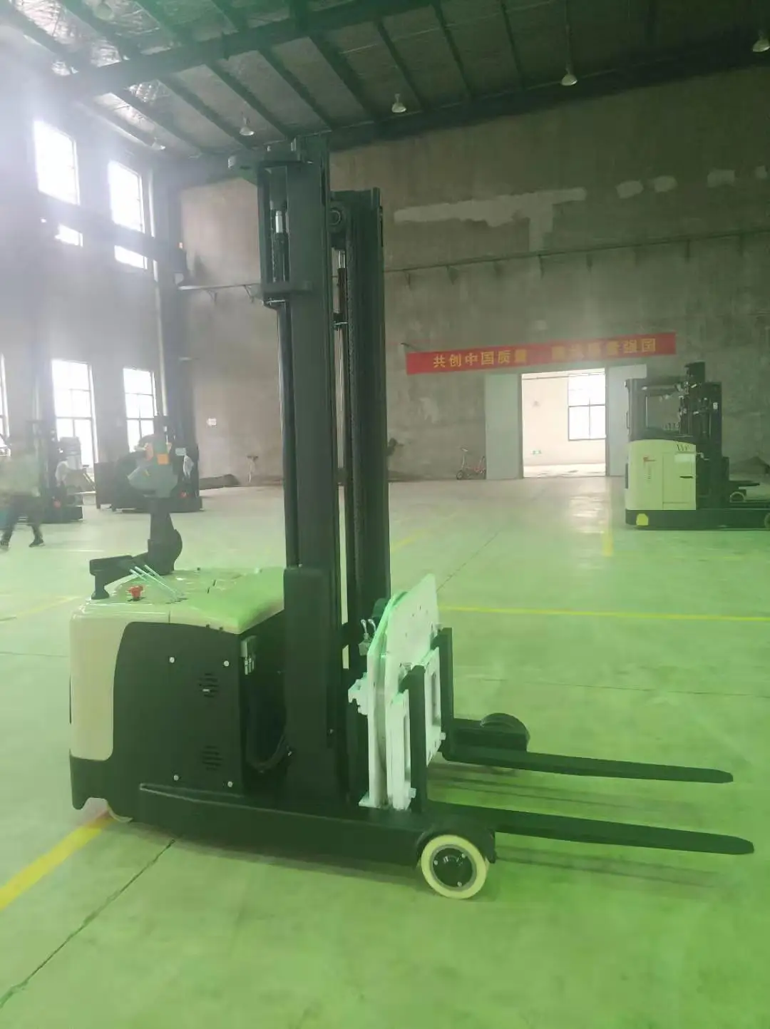 
Traddle type electric stacker double lift cyclinders AC/DC motor stepless speed control 