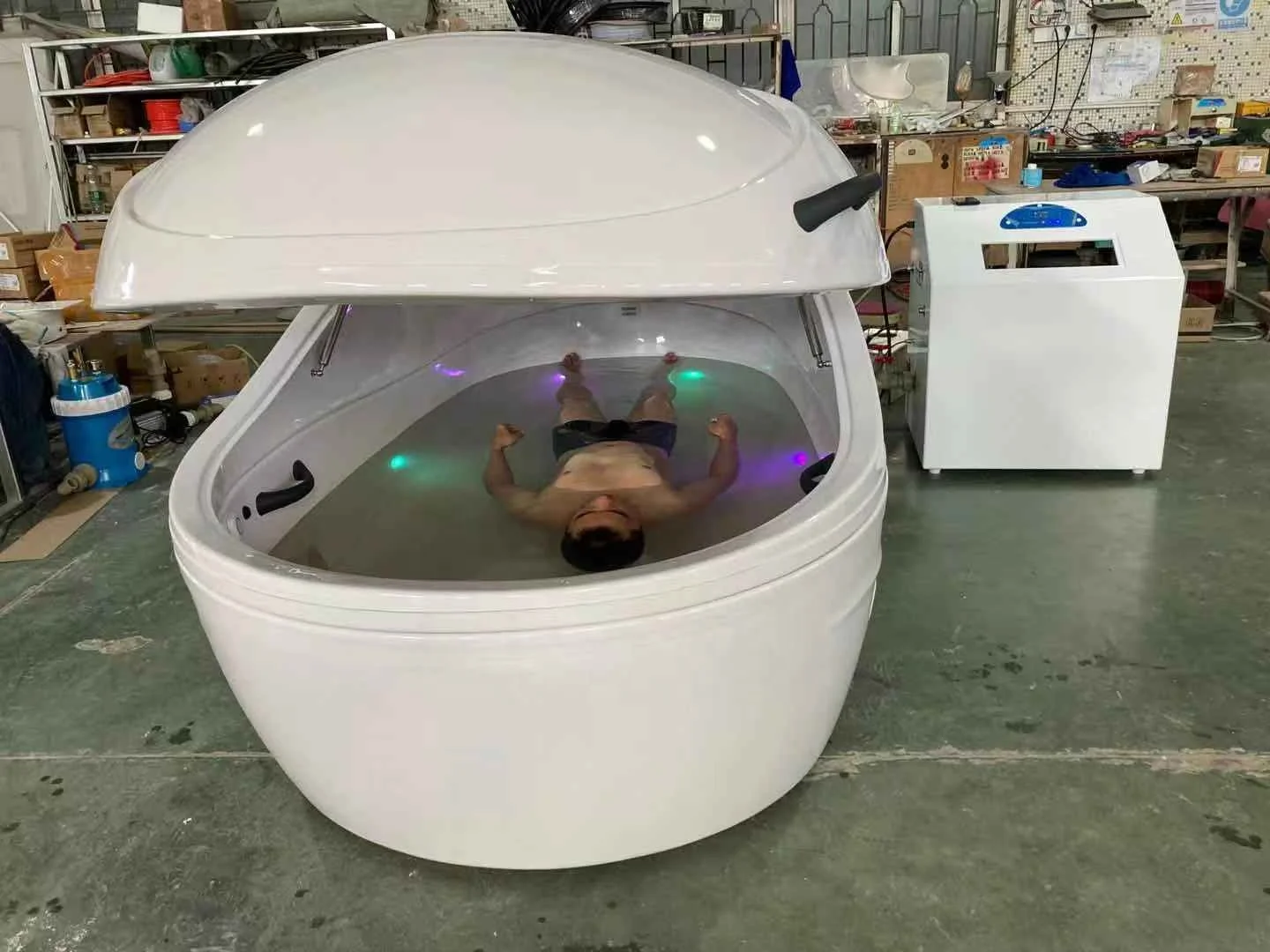2023 new big Stress Reducing Equipment Floatation Capsule Pod Anti-gravity Environment Floating Tank Water Massage Pods bathTub