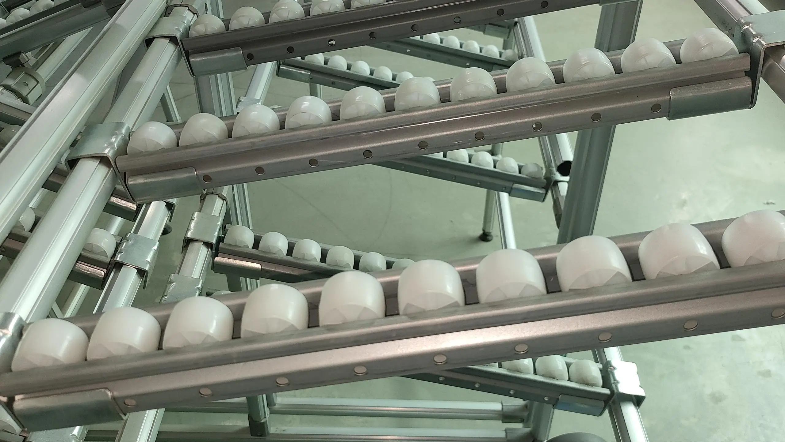 Conveyor roller track placon for logistics