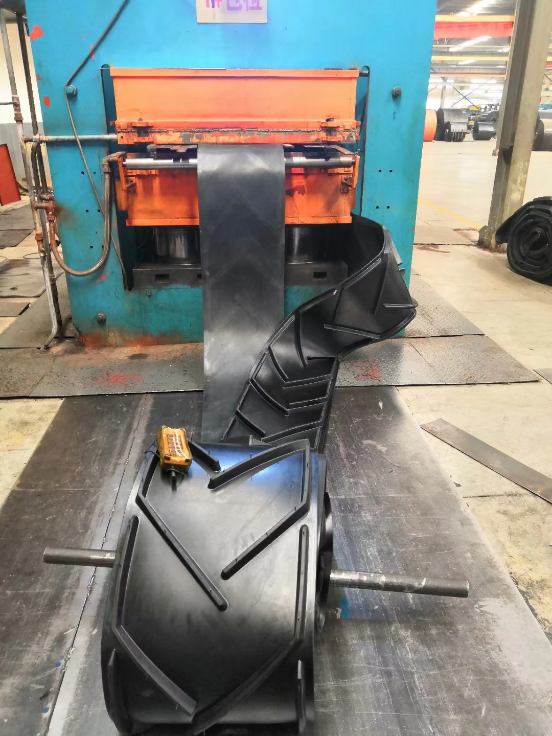 Profiled Chevron Rubber Conveyor Belt,Rubber Conveying Belt Profile & Patterned Rubber Belts