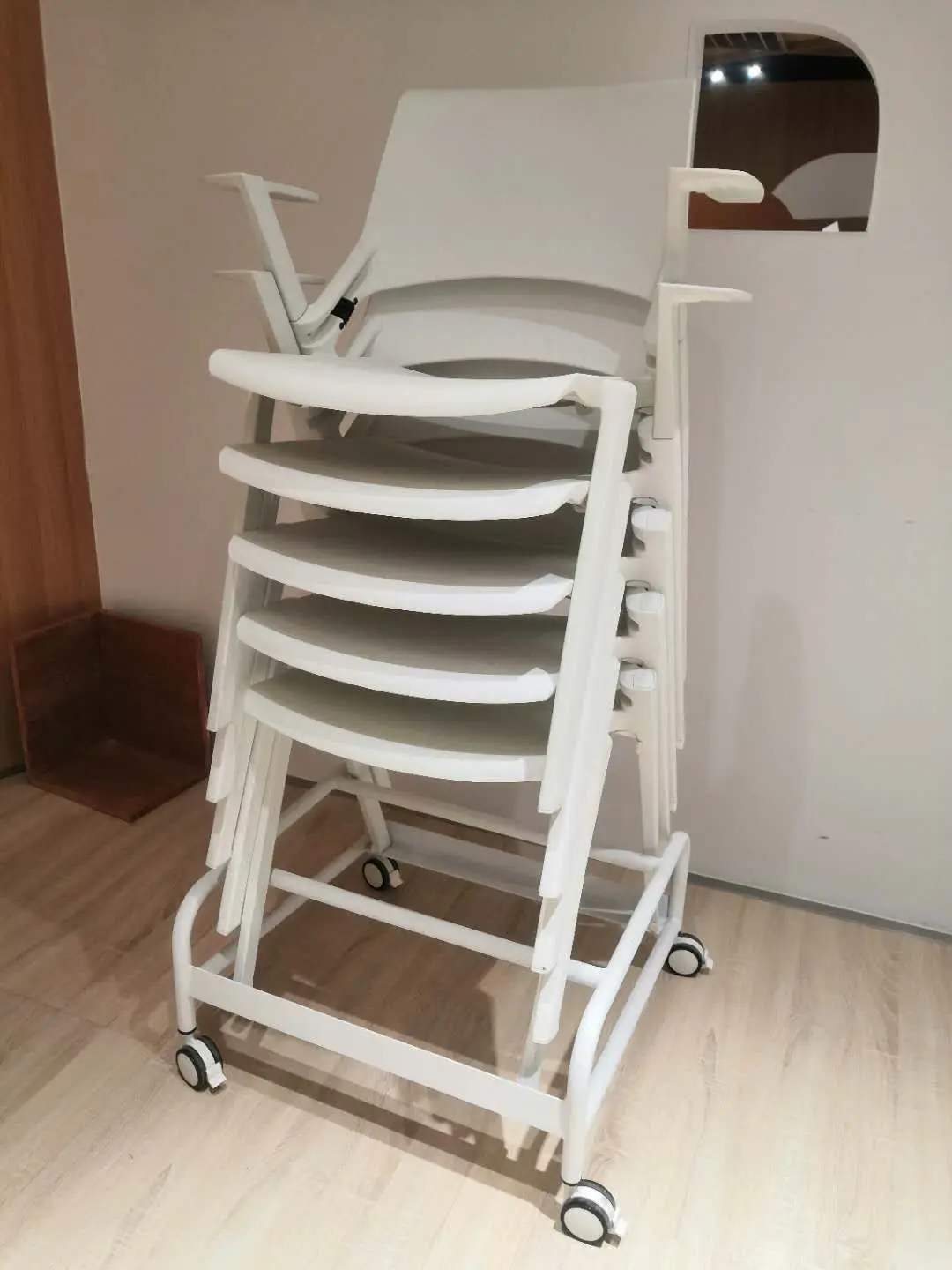 
plastic stackable meeting training chair 