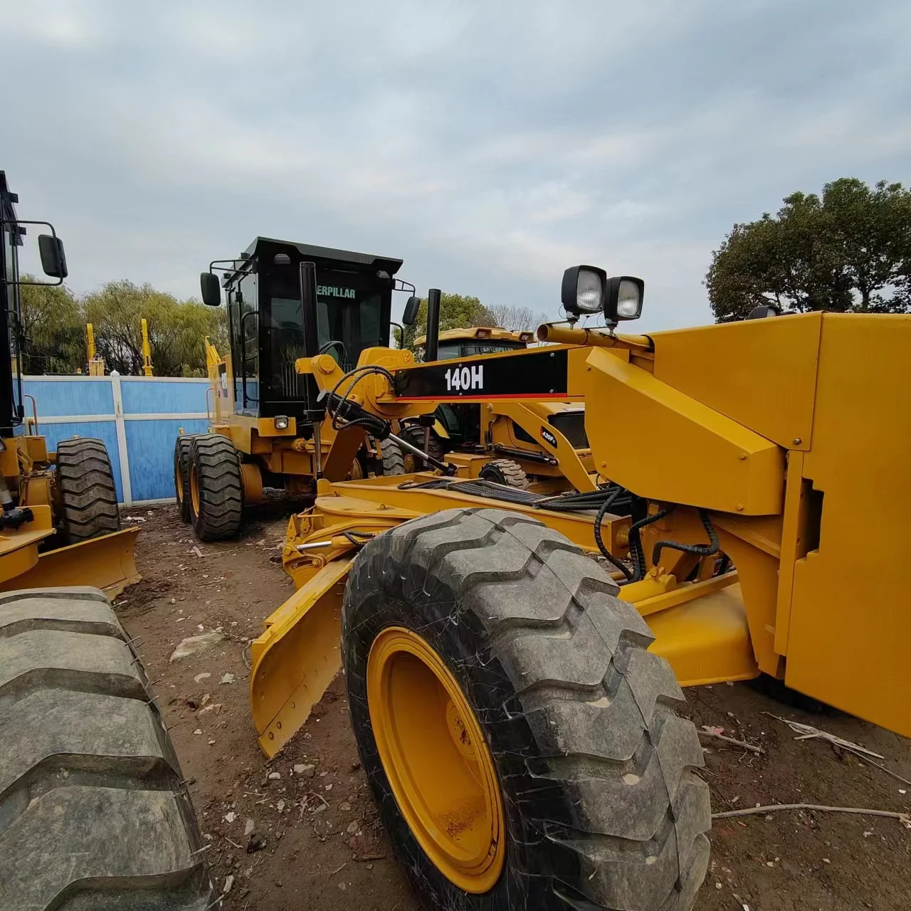 Продажа подержанных грейдеров CAT 140H 140K 140G с надежной производительностью и прочной сборкой