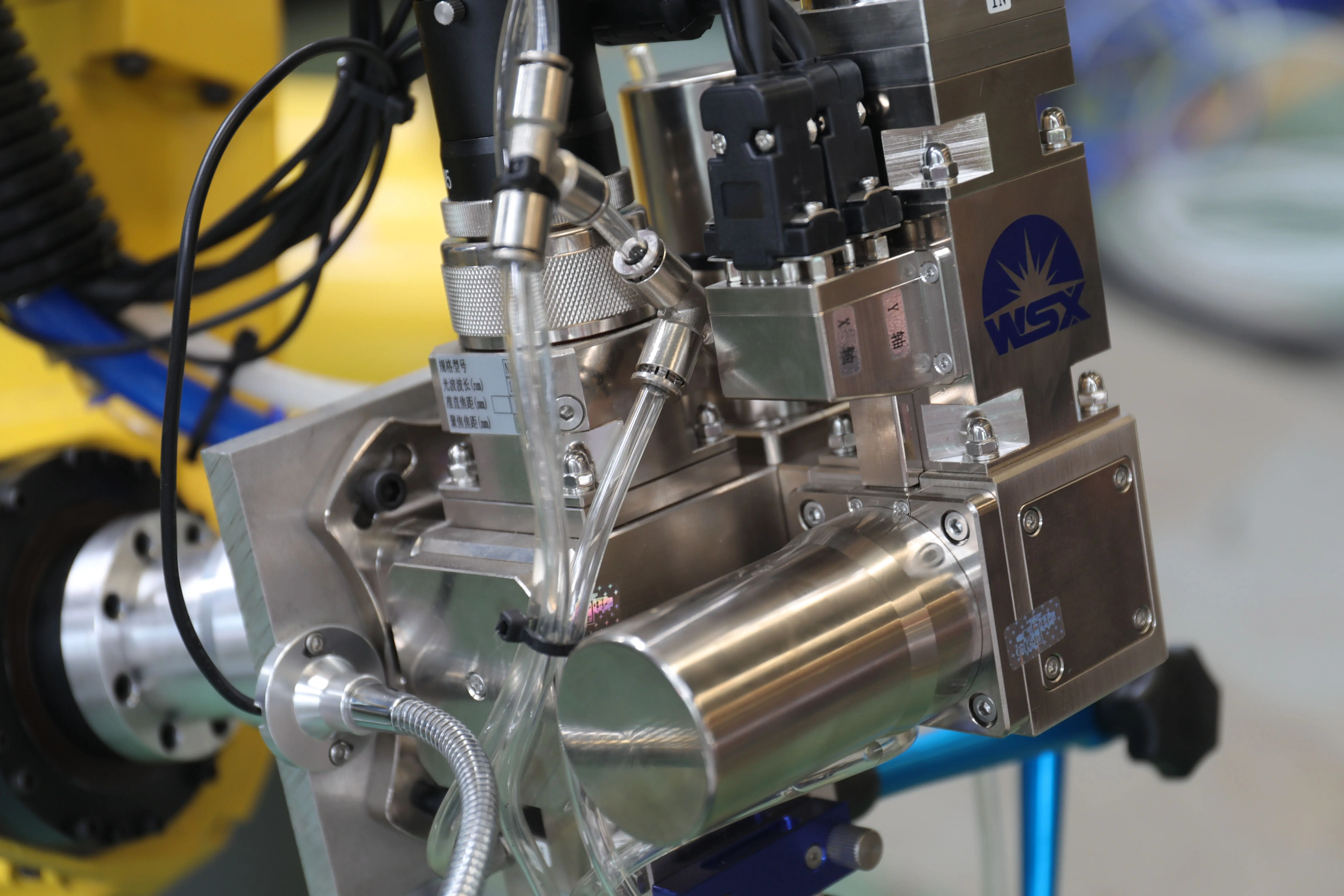 2022 NEW Gweike LW1800 3D Robot 1000W Fiber Laser Welding Machine for low price and high precision